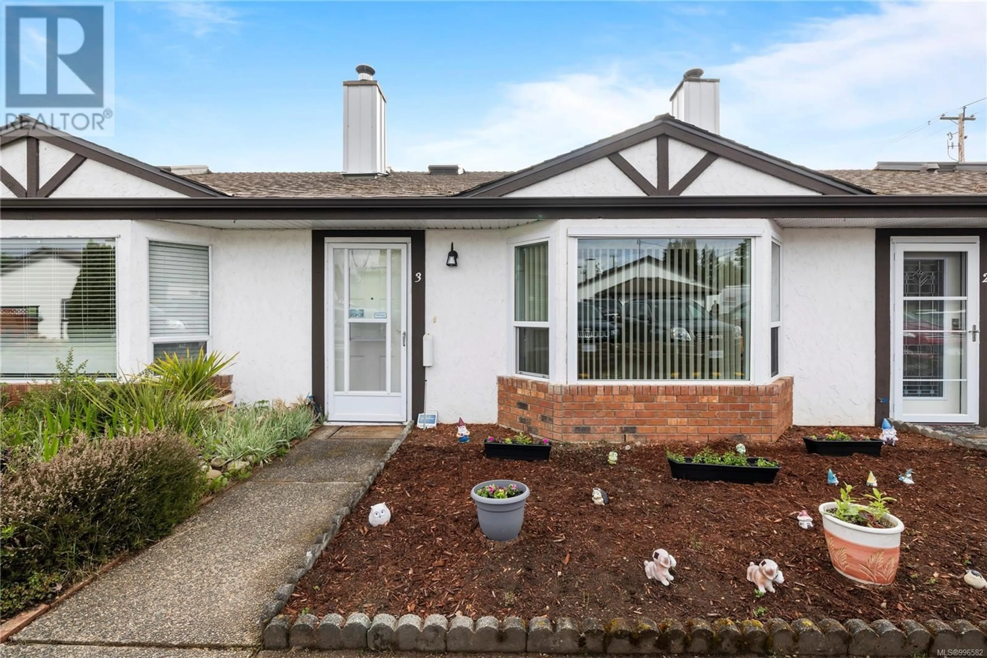 Home with vinyl exterior material, street for 3 - 120 FINHOLM STREET NORTH, Parksville British Columbia V9P1J6