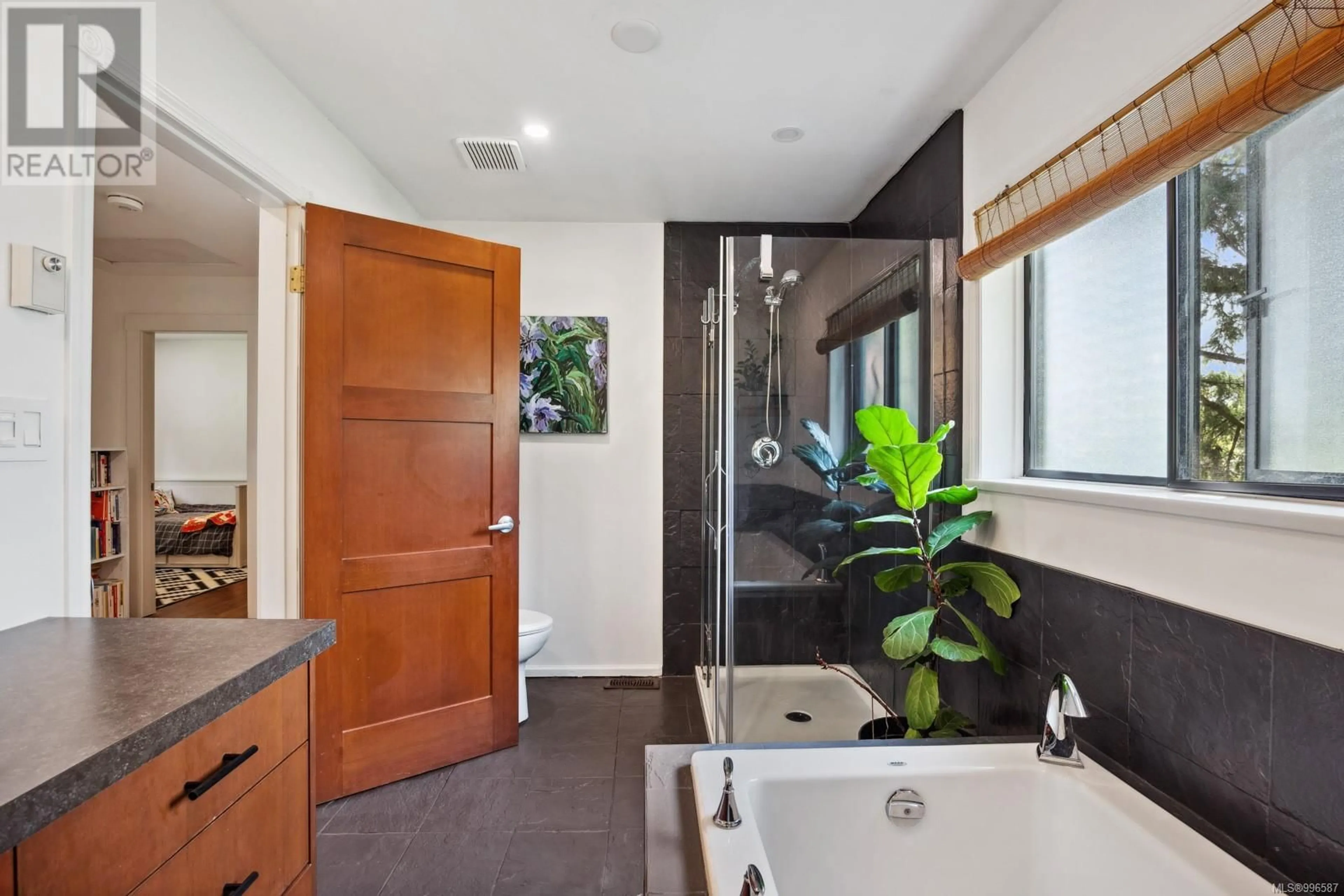 Contemporary bathroom, ceramic/tile floor for 2844 BRUCE STREET, Cumberland British Columbia V0R1S0