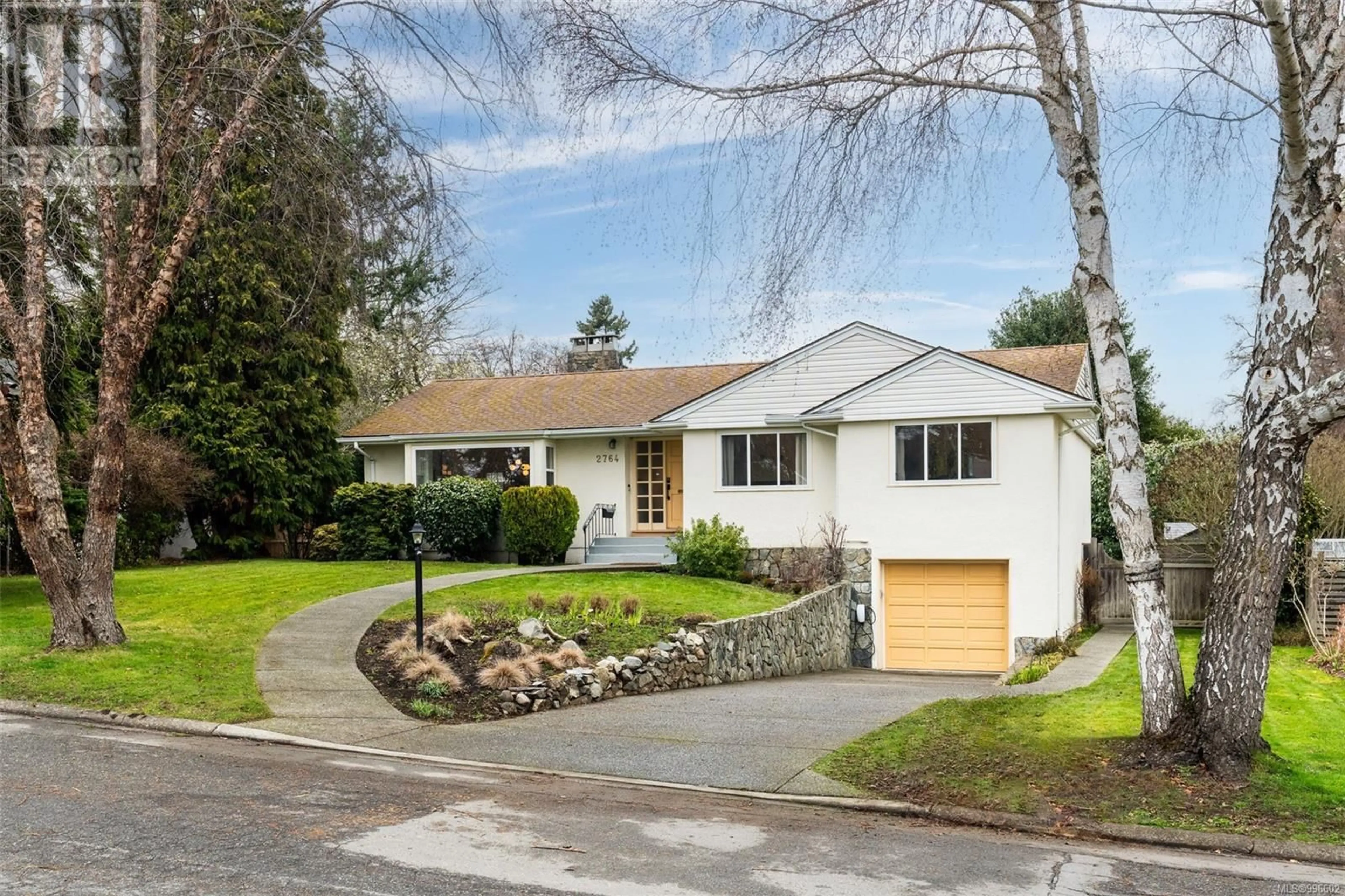 Home with vinyl exterior material, street for 2764 DORSET ROAD, Oak Bay British Columbia V8R3N1