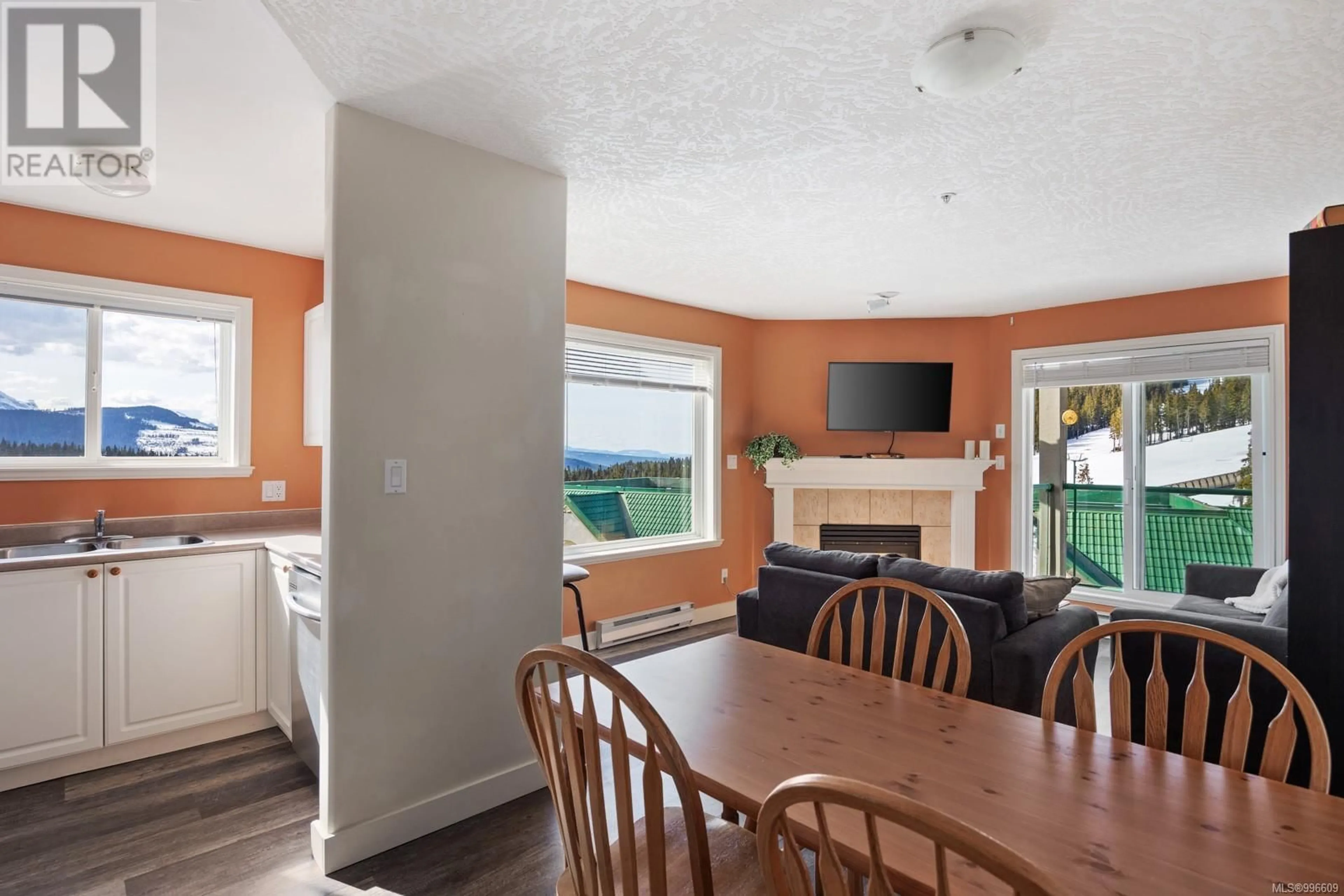 Open concept kitchen, unknown for 402 - 1340 HENRY ROAD, Courtenay British Columbia V9J1L0