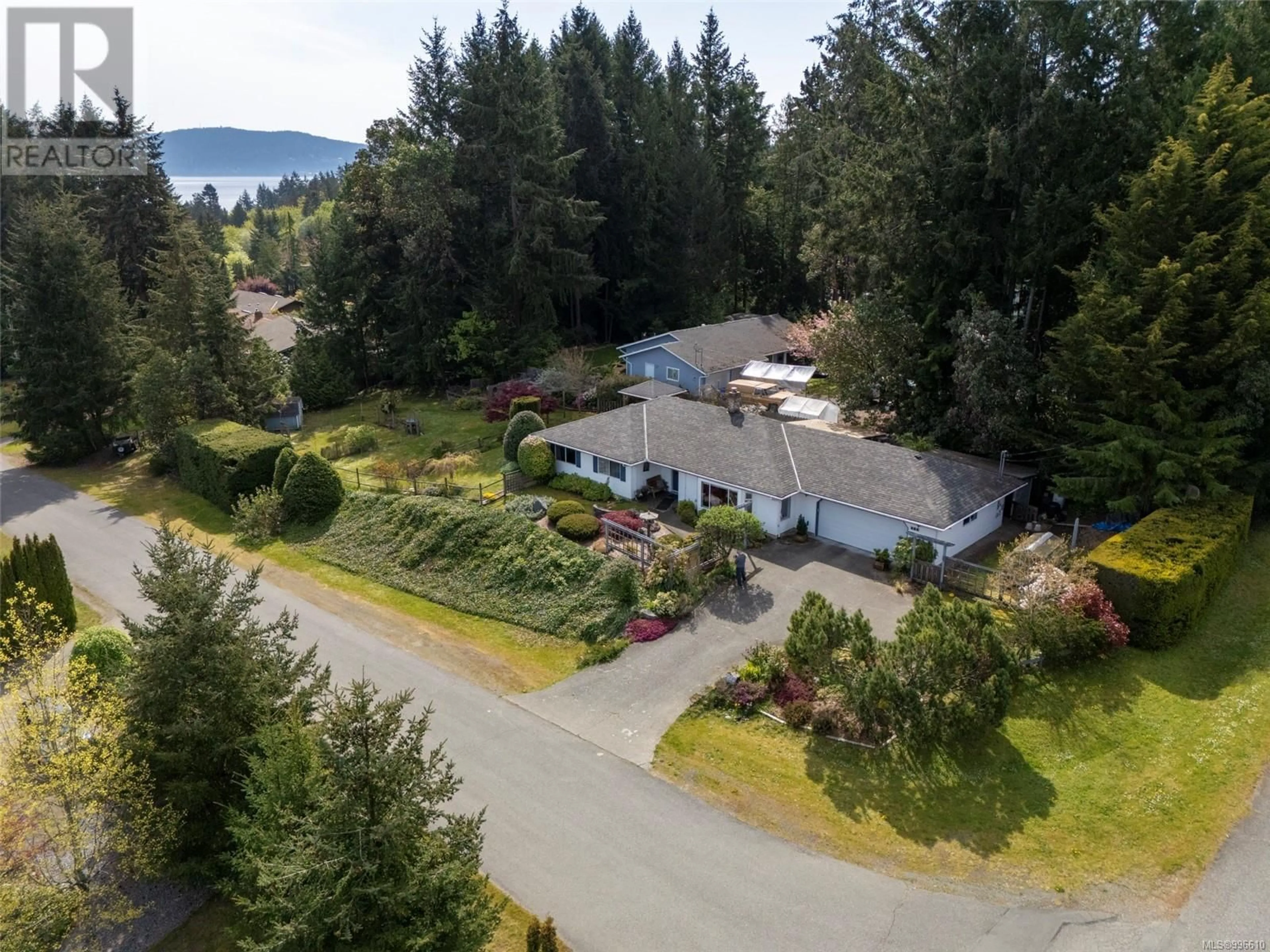 A pic from outside/outdoor area/front of a property/back of a property/a pic from drone, water/lake/river/ocean view for 664 SPRINGBANK PLACE, Mill Bay British Columbia V0R2P4