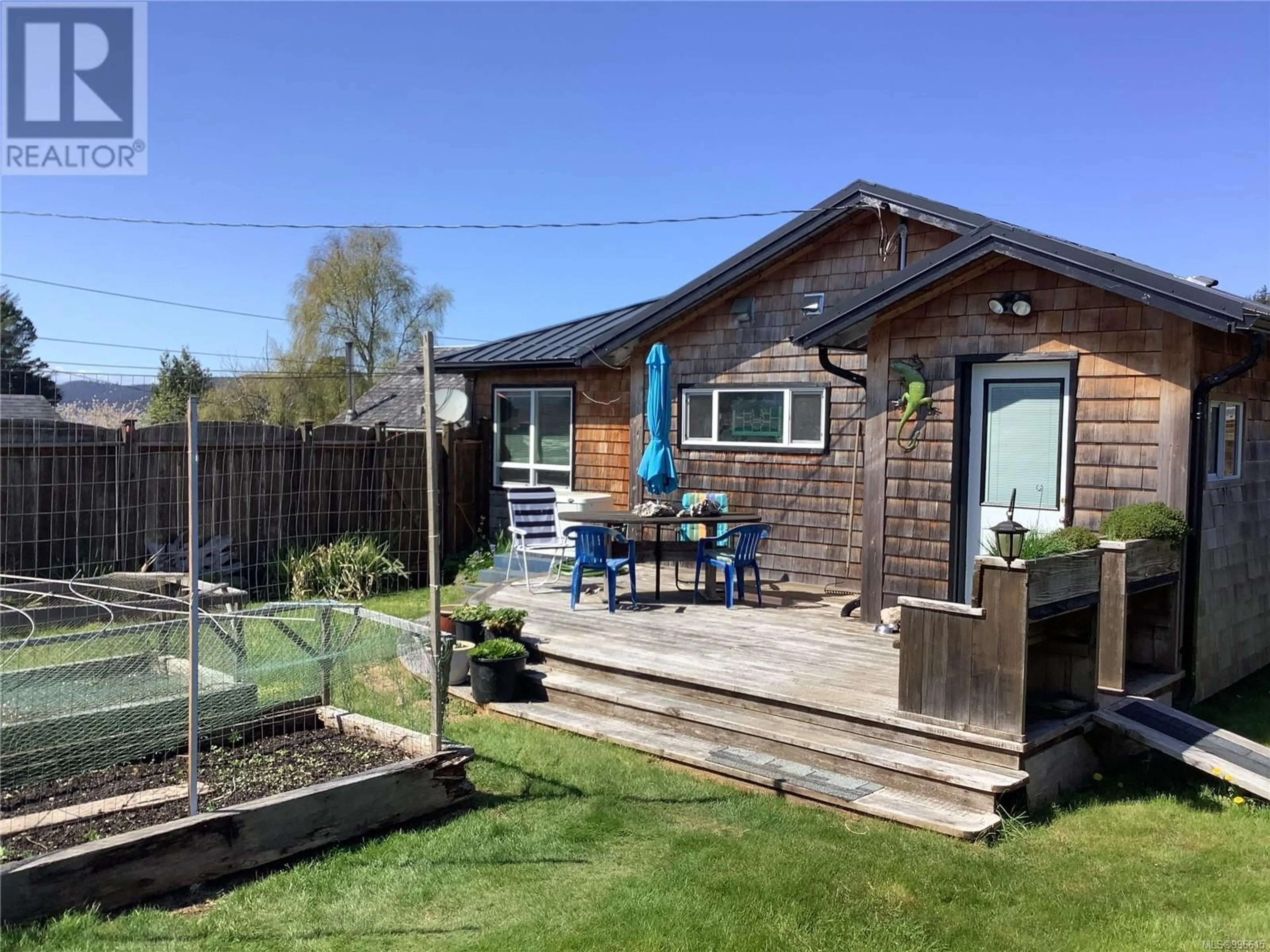 A pic from outside/outdoor area/front of a property/back of a property/a pic from drone, street for 320 16TH AVENUE, Sointula British Columbia V0N3E0