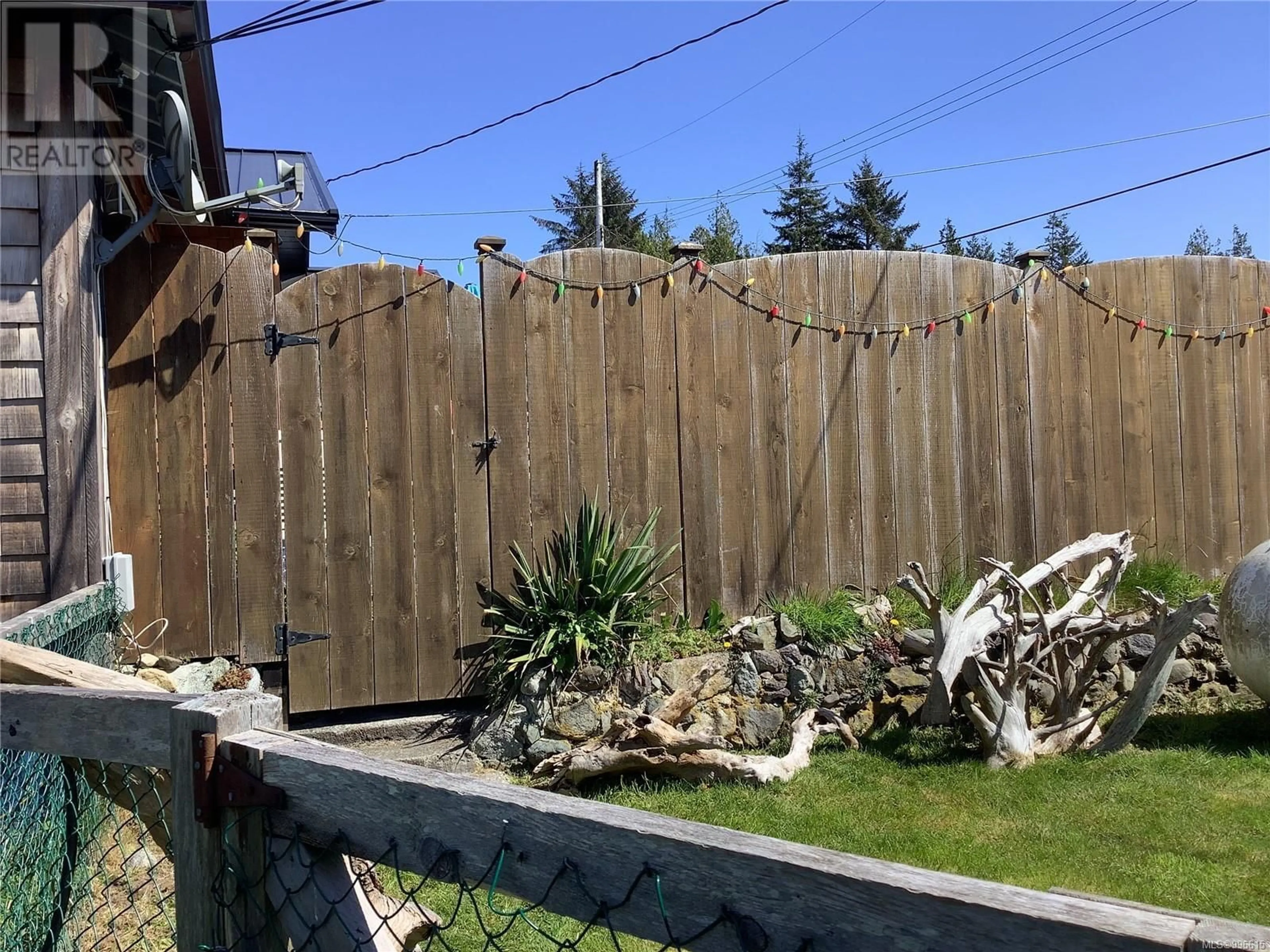 Patio, street for 320 16TH AVENUE, Sointula British Columbia V0N3E0