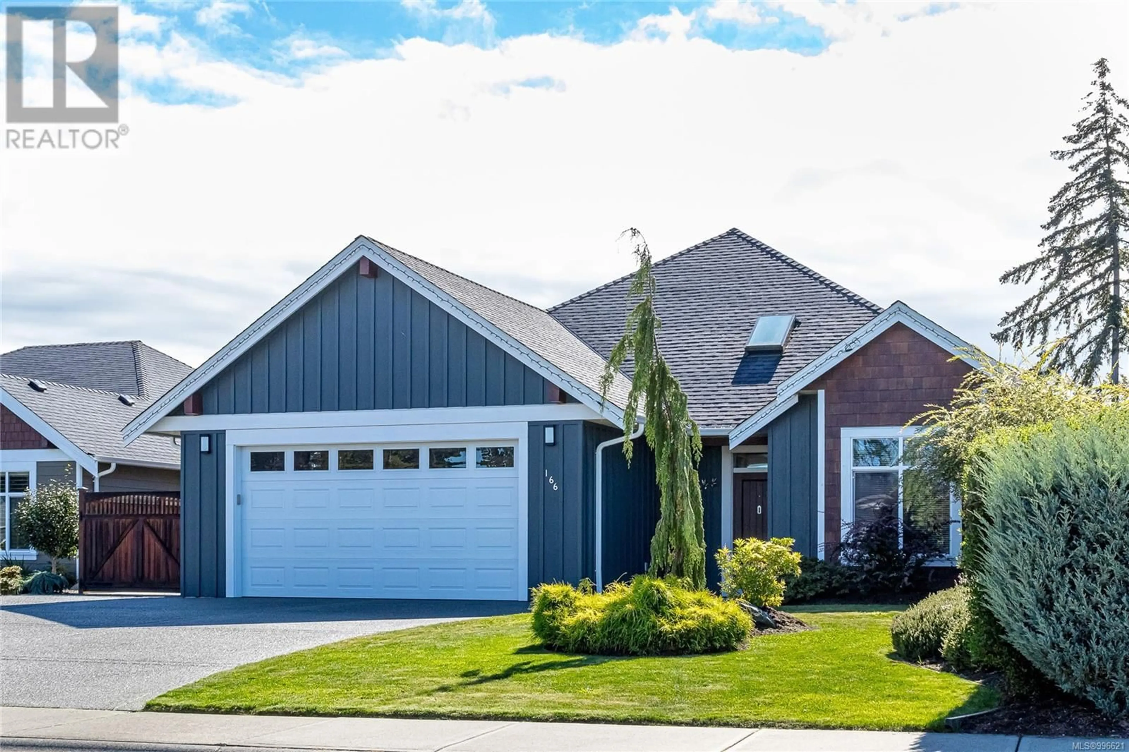 Home with vinyl exterior material, street for 166 SKYLARK AVENUE, Parksville British Columbia V9P1M3