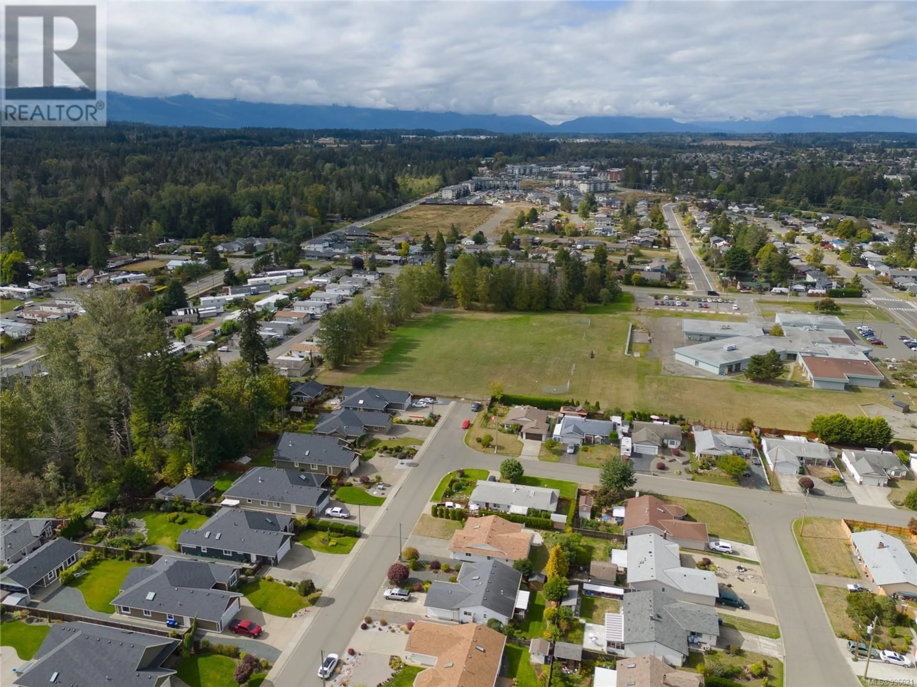 A pic from outside/outdoor area/front of a property/back of a property/a pic from drone, mountain view for 166 SKYLARK AVENUE, Parksville British Columbia V9P1M3