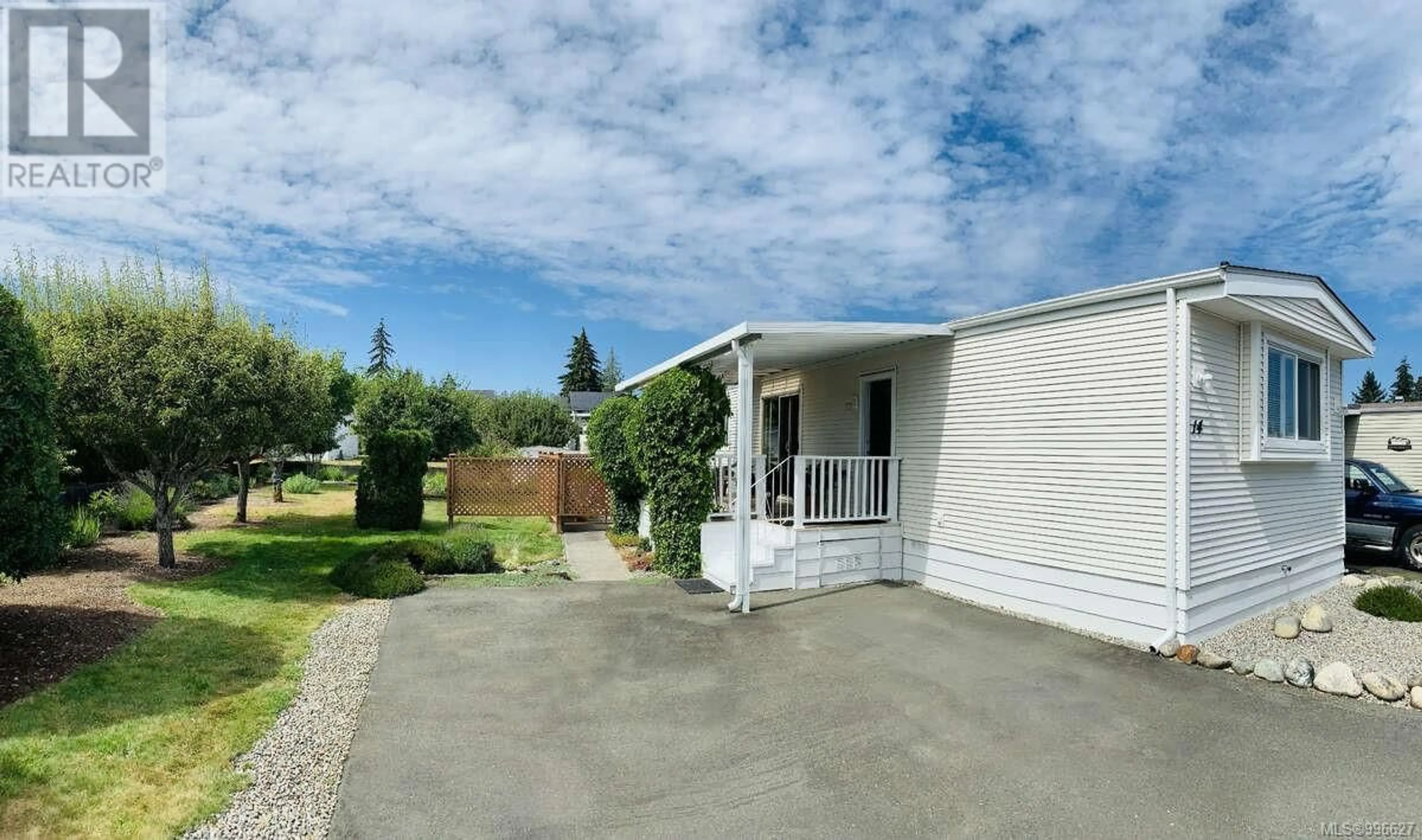 A pic from outside/outdoor area/front of a property/back of a property/a pic from drone, street for 14 - 450 STANFORD AVENUE EAST, Parksville British Columbia V9P1V8