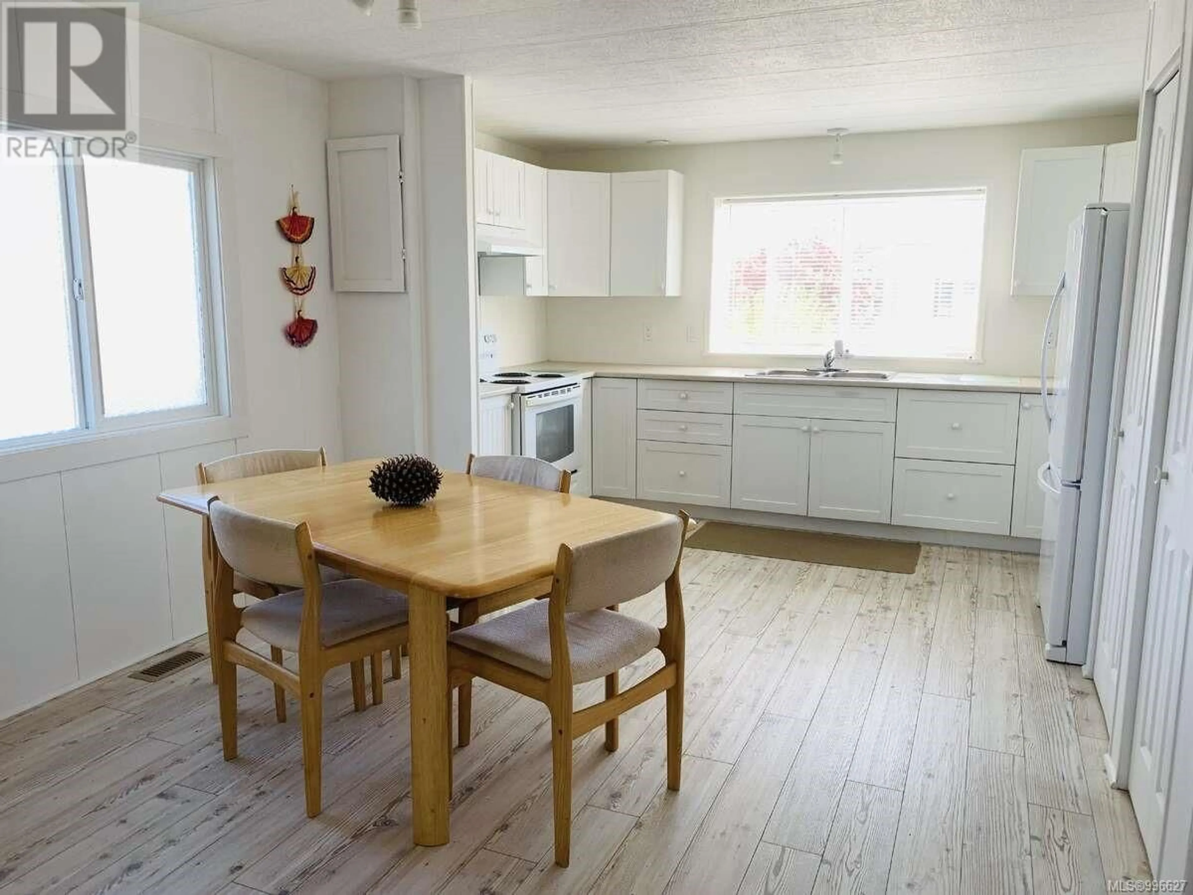 Standard kitchen, wood/laminate floor for 14 - 450 STANFORD AVENUE EAST, Parksville British Columbia V9P1V8