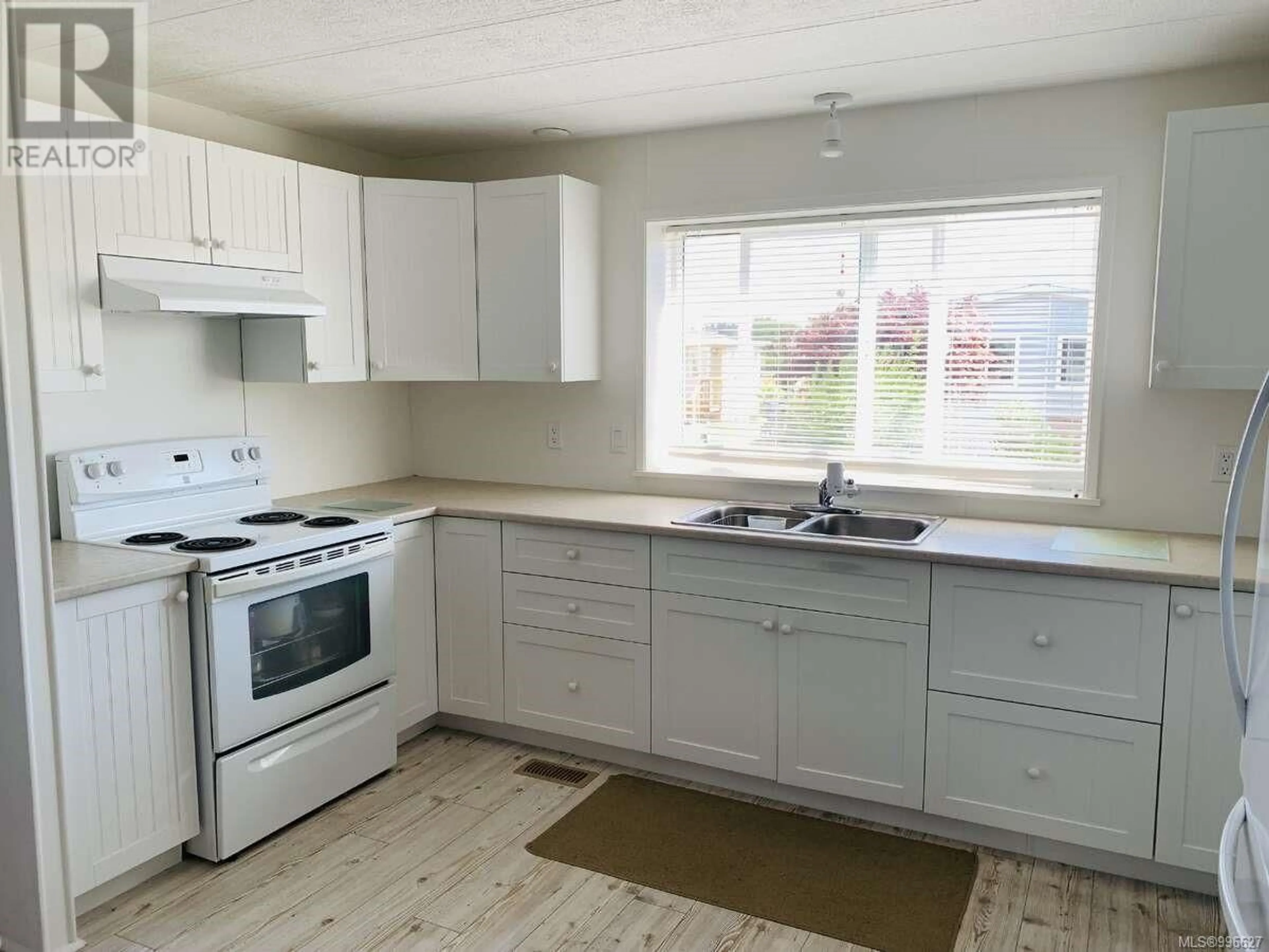 Standard kitchen, unknown for 14 - 450 STANFORD AVENUE EAST, Parksville British Columbia V9P1V8