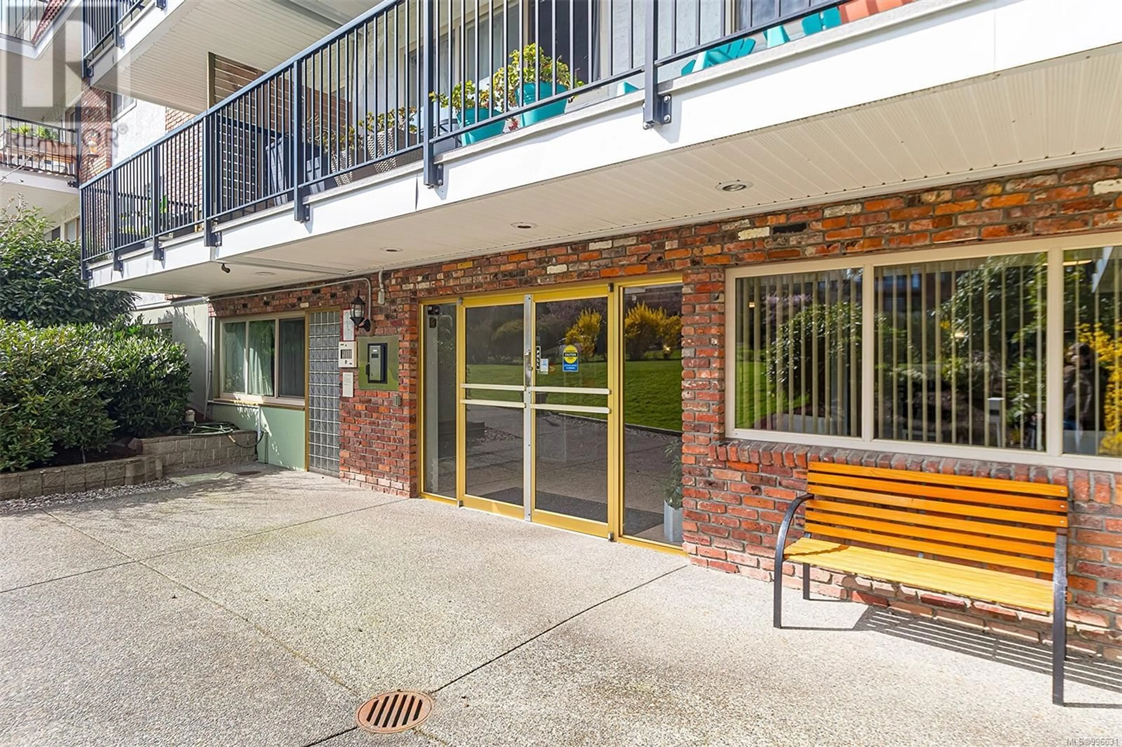 Patio, unknown for 103 - 1680 POPLAR AVENUE, Saanich British Columbia V8P4K7