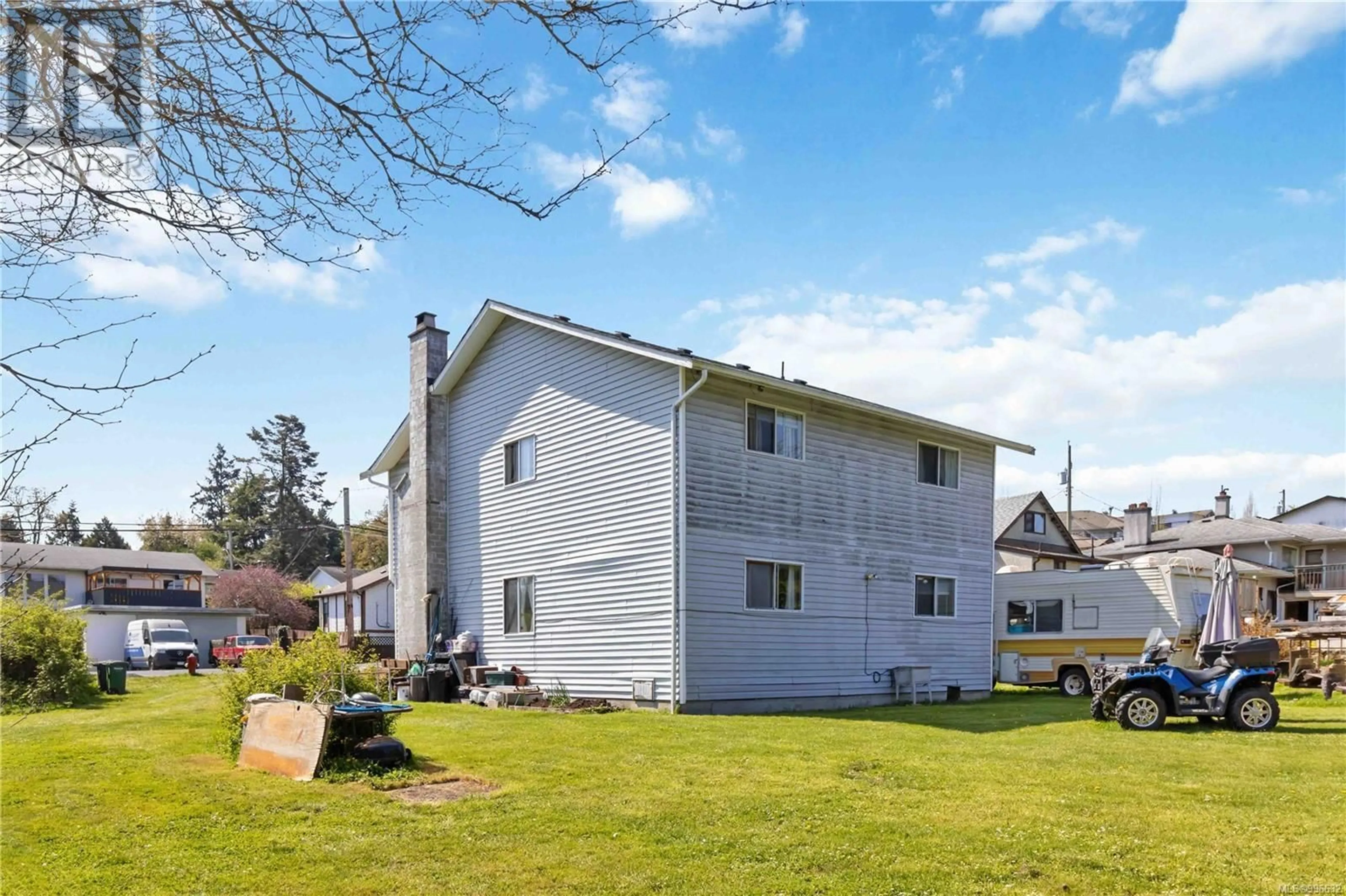 Home with vinyl exterior material, unknown for 622 RALPH STREET NORTH, Saanich British Columbia V8Z1Z5