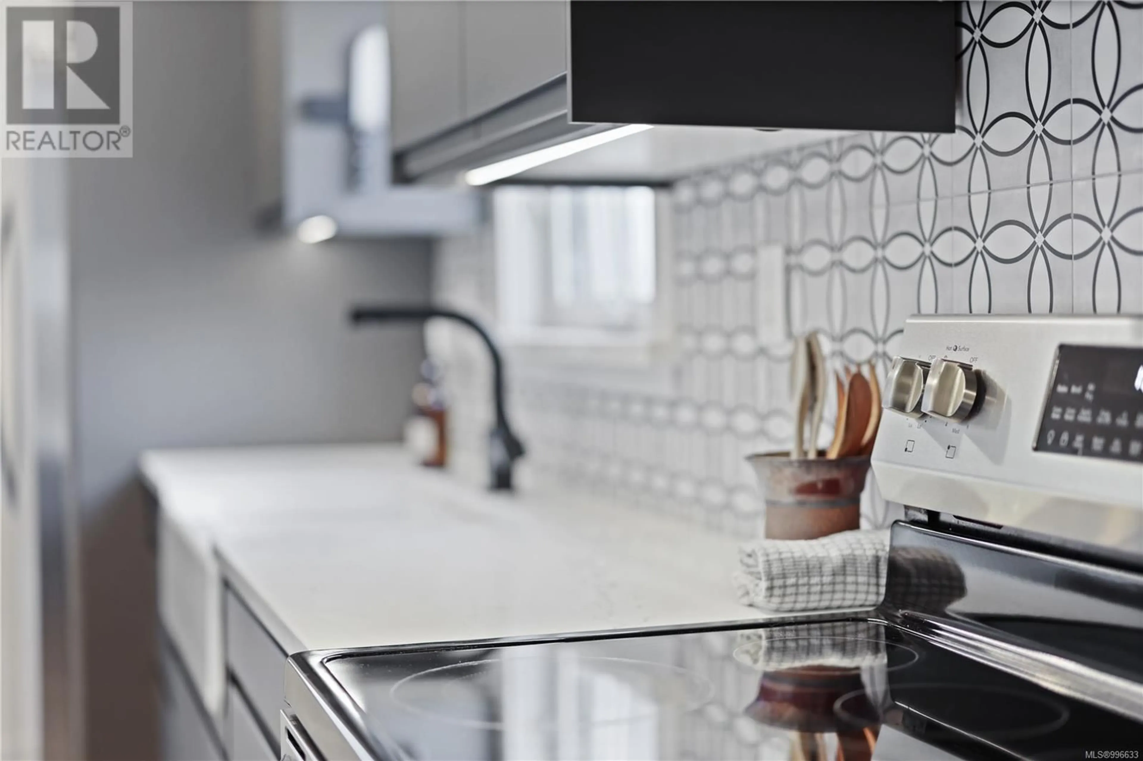 Contemporary kitchen, ceramic/tile floor for 4065 BRUCE STREET, Port Alberni British Columbia V9Y1J2