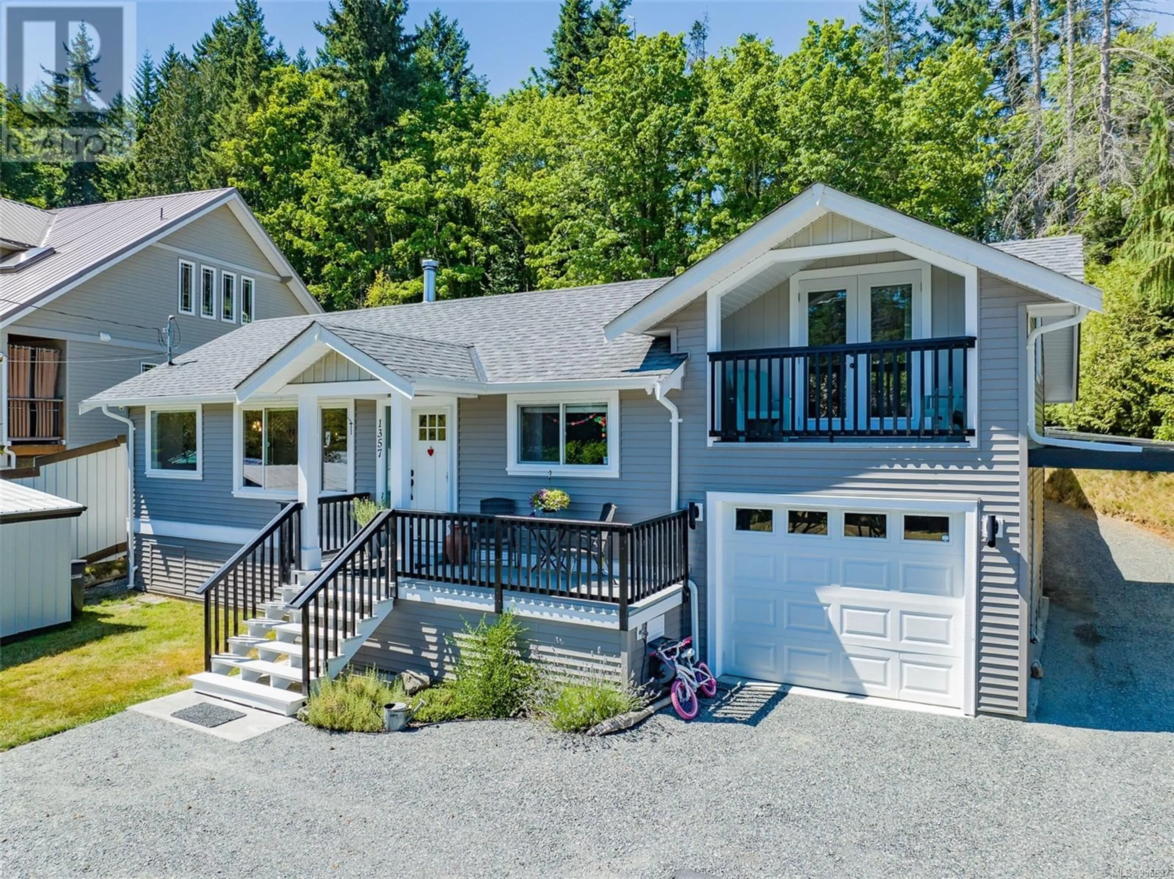 A pic from outside/outdoor area/front of a property/back of a property/a pic from drone, unknown for 1357 FIELDING ROAD, Nanaimo British Columbia V9X1K8