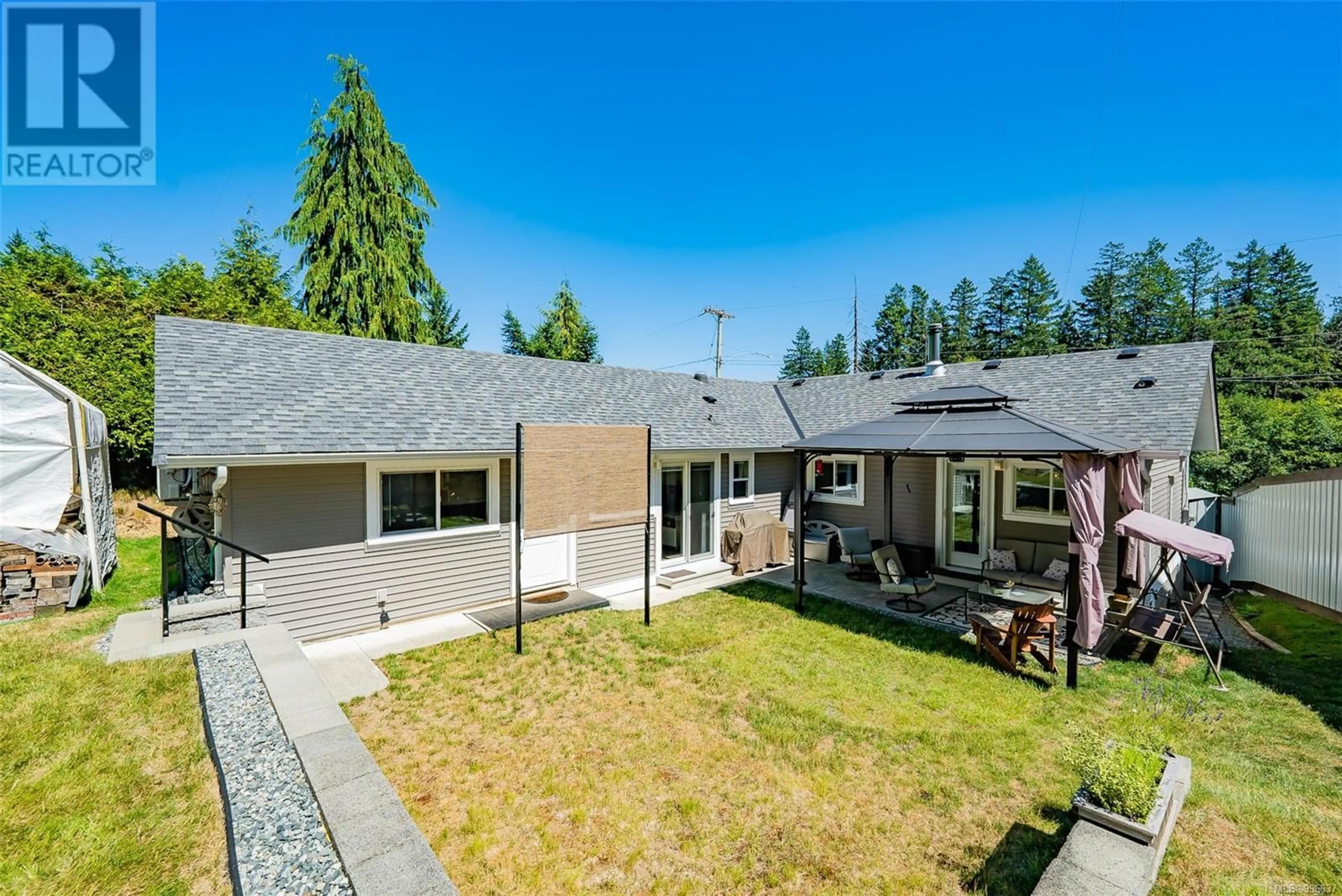 A pic from outside/outdoor area/front of a property/back of a property/a pic from drone, unknown for 1357 FIELDING ROAD, Nanaimo British Columbia V9X1K8
