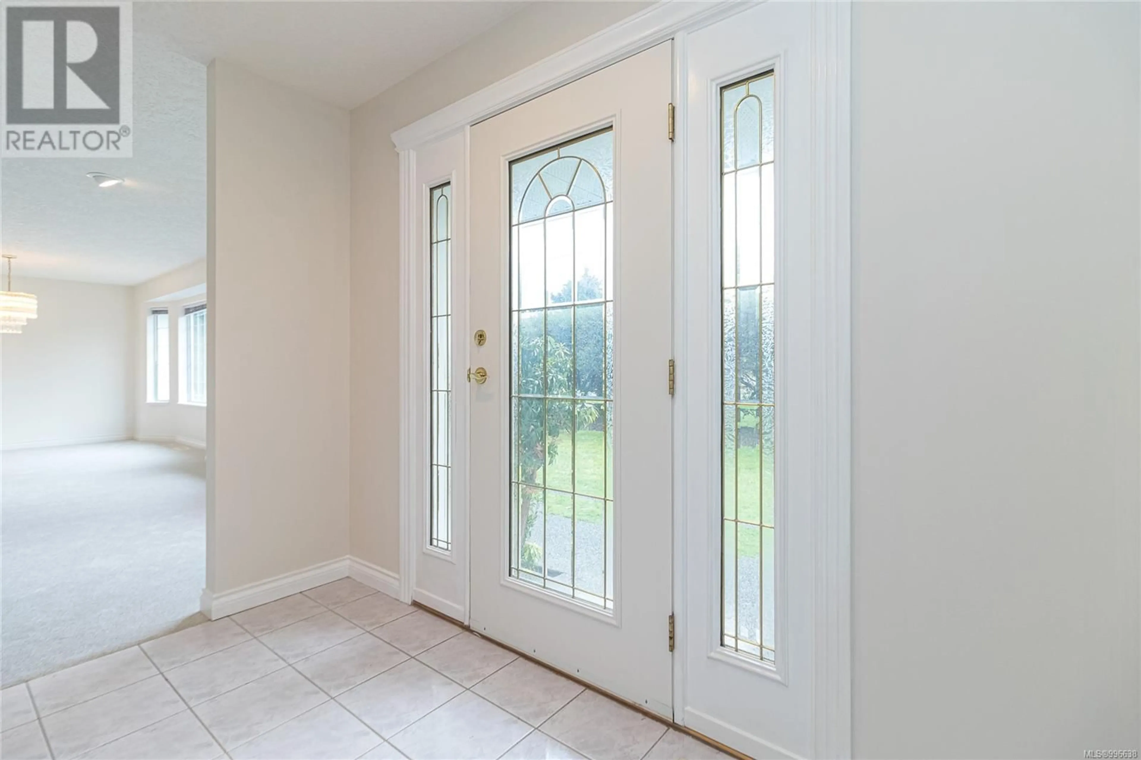 Indoor entryway for 10227 FIFTH STREET, Sidney British Columbia V8L2Y4