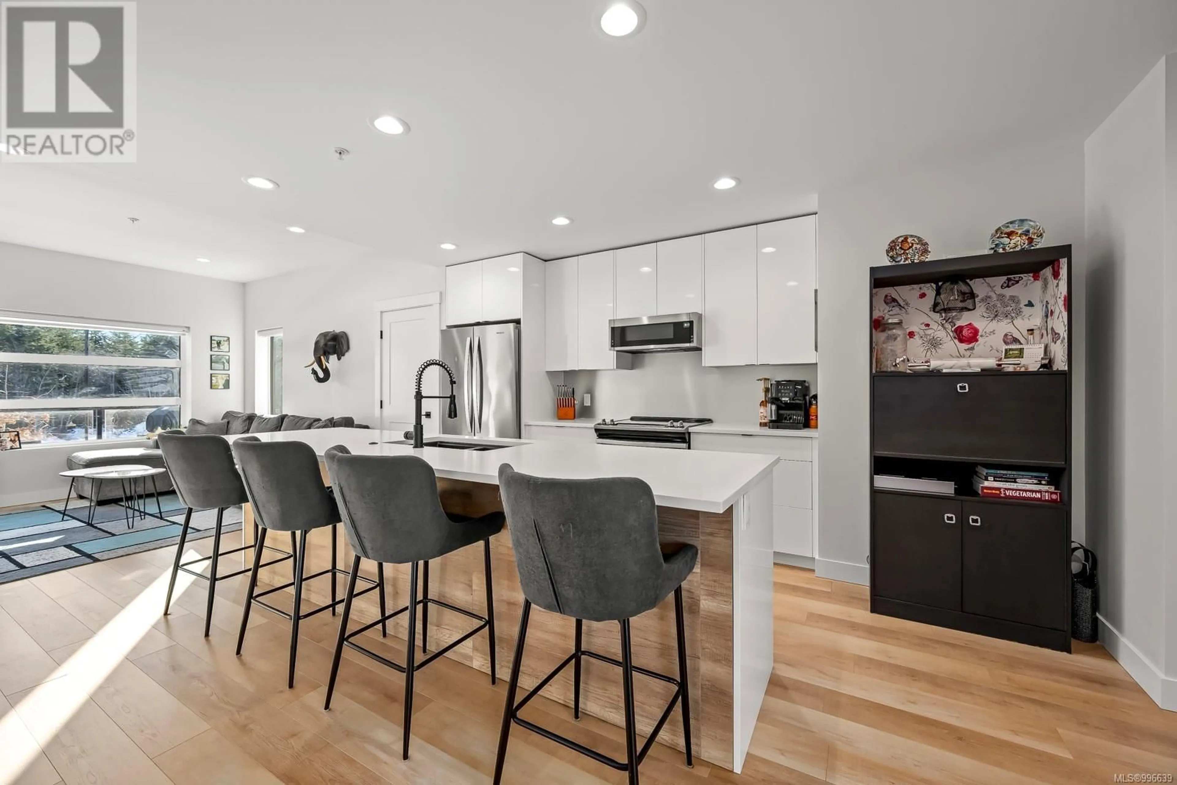 Open concept kitchen, ceramic/tile floor for 7 - 3016 ALDER STREET SOUTH, Campbell River British Columbia V9W0E5