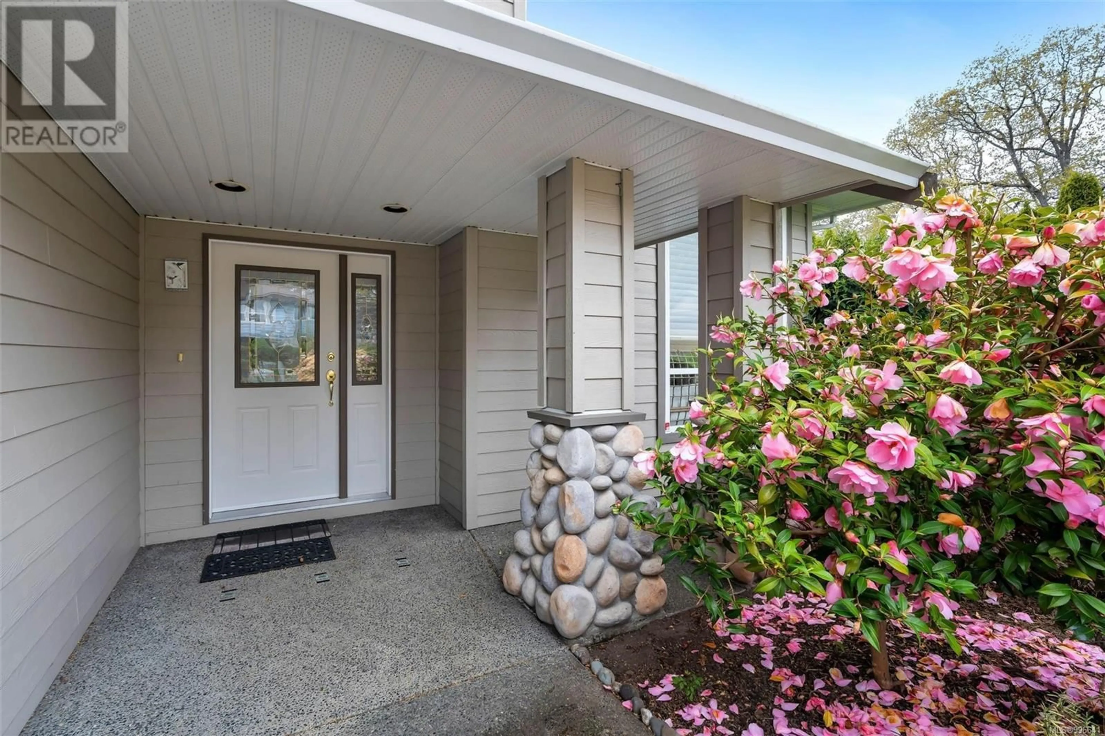 Indoor entryway for 1619 NELLES PLACE, Saanich British Columbia V8N6L7