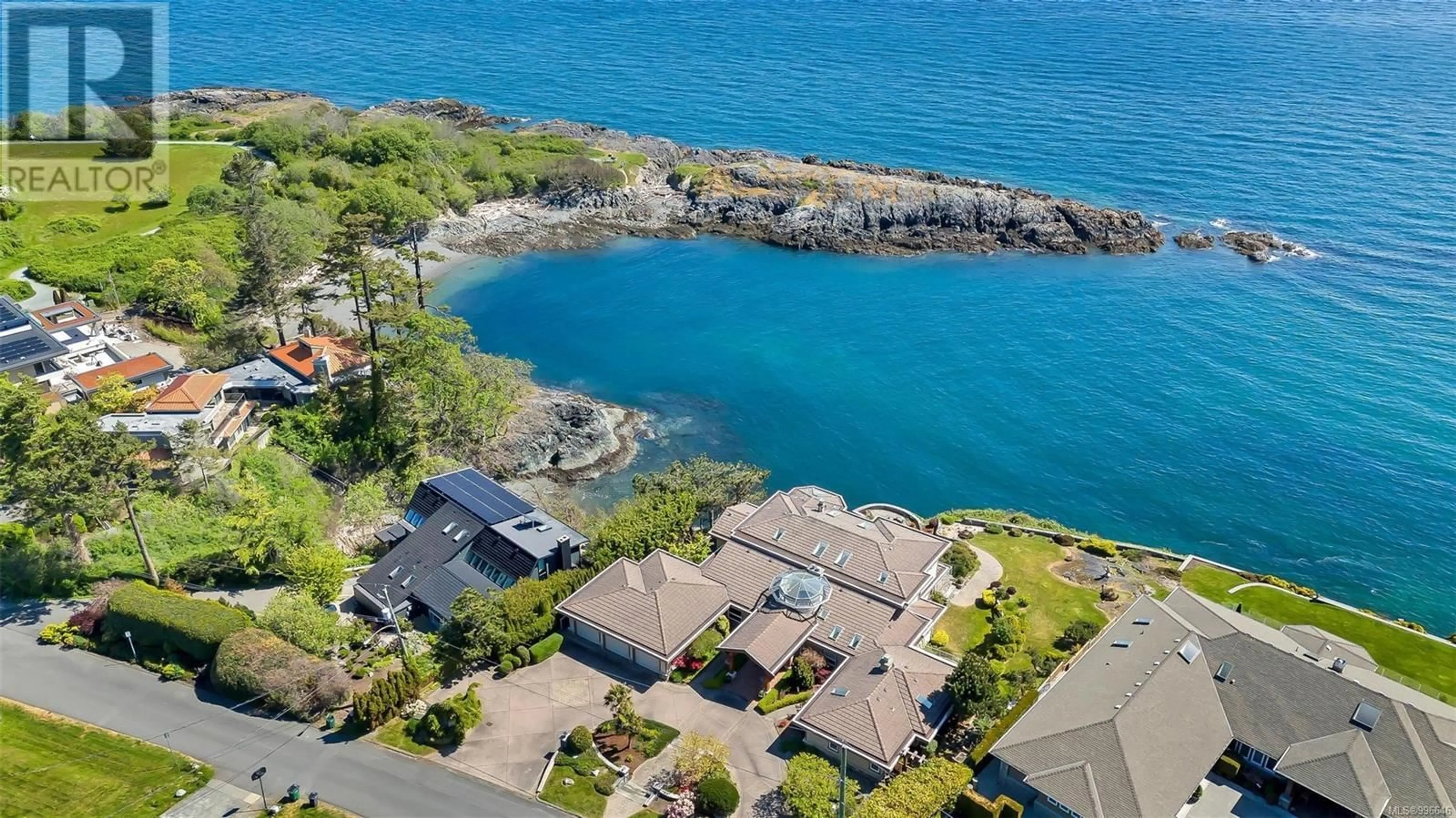 A pic from outside/outdoor area/front of a property/back of a property/a pic from drone, water/lake/river/ocean view for 4461 SHORE WAY, Saanich British Columbia V8N3V1