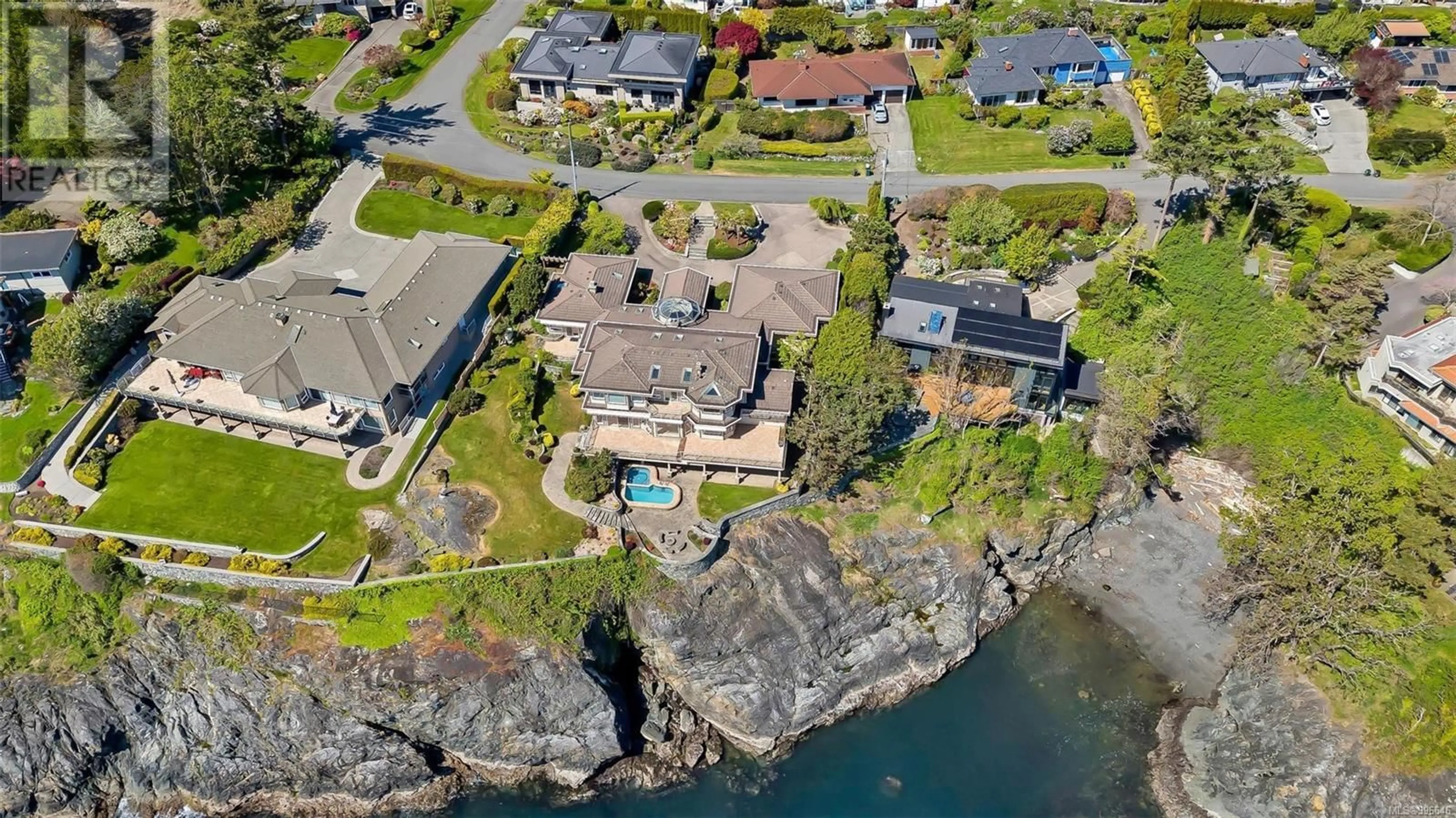 A pic from outside/outdoor area/front of a property/back of a property/a pic from drone, water/lake/river/ocean view for 4461 SHORE WAY, Saanich British Columbia V8N3V1