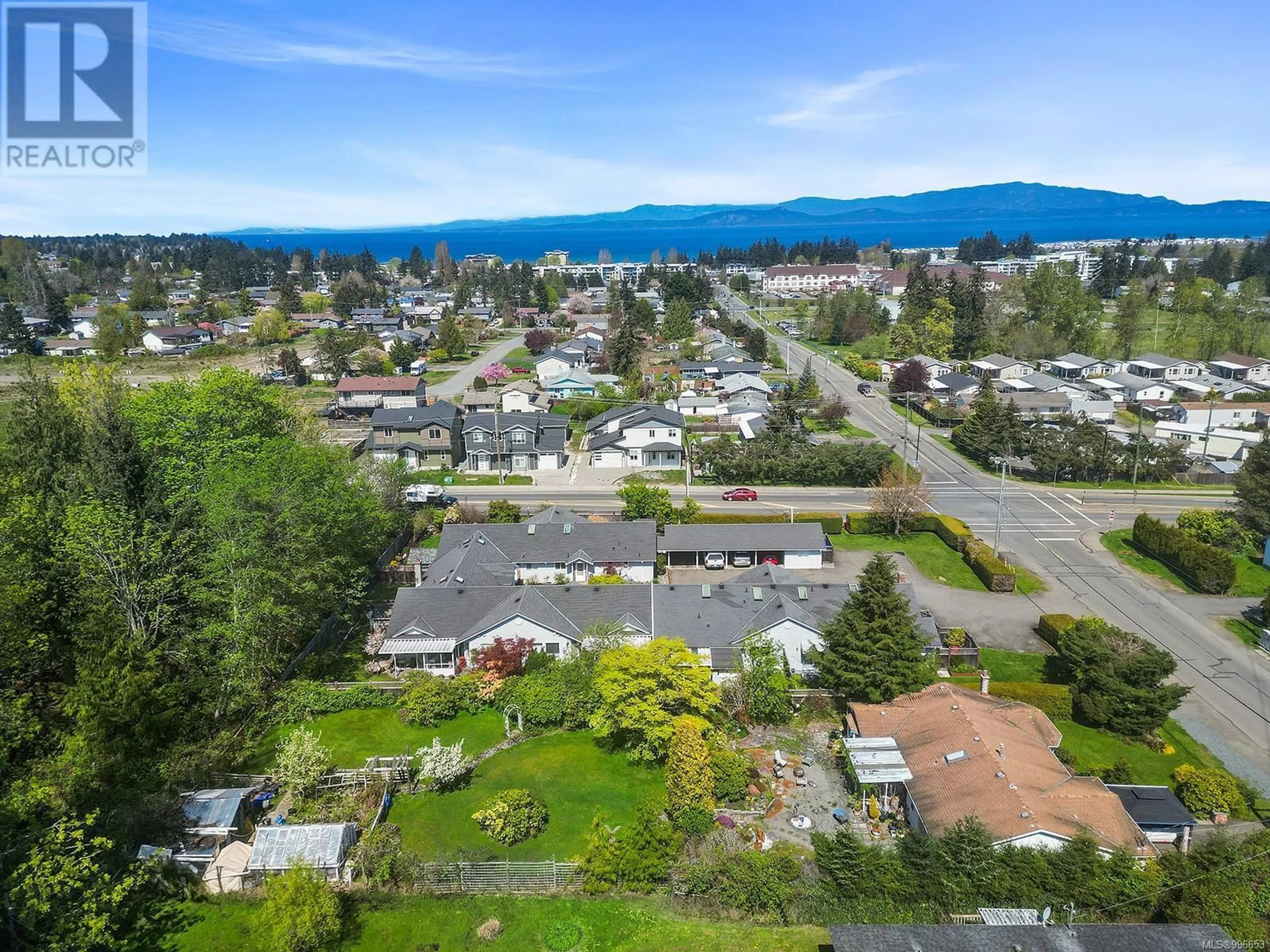 A pic from outside/outdoor area/front of a property/back of a property/a pic from drone, mountain view for 1 - 405 CRAIG STREET, Parksville British Columbia V9P1L4