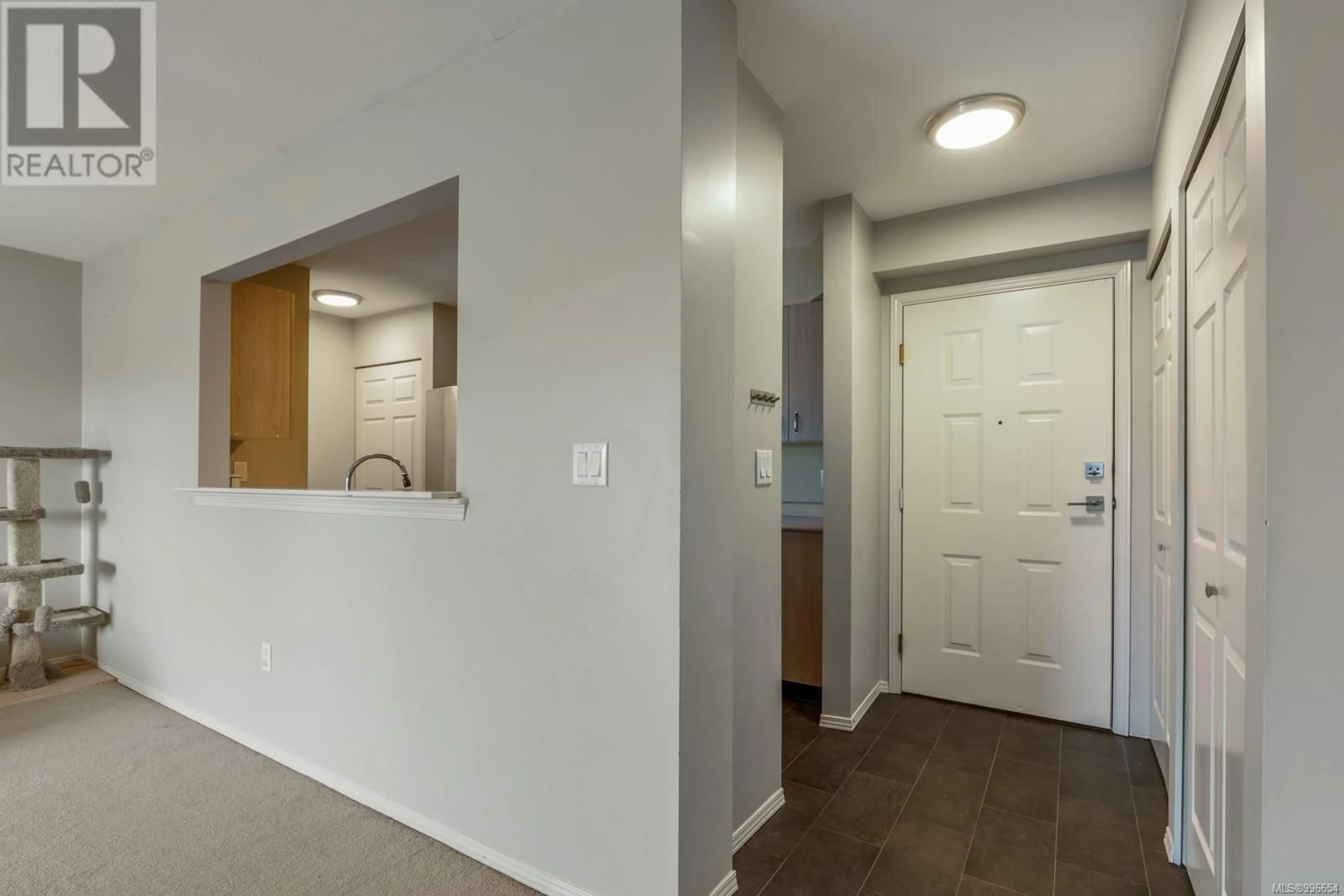 Indoor entryway for 304 - 840 BRAIDWOOD ROAD, Courtenay British Columbia V9N3R9