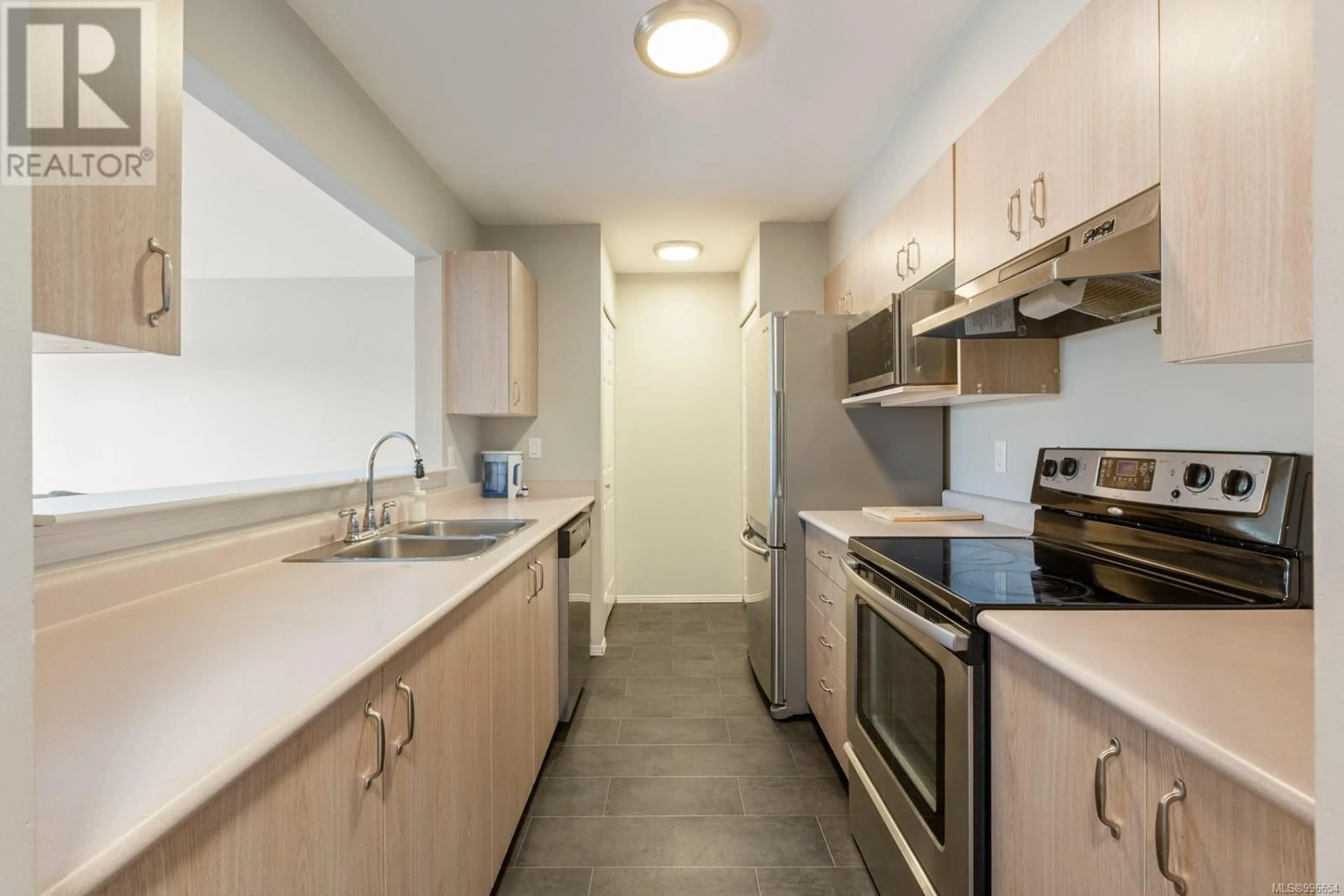 Standard kitchen, unknown for 304 - 840 BRAIDWOOD ROAD, Courtenay British Columbia V9N3R9