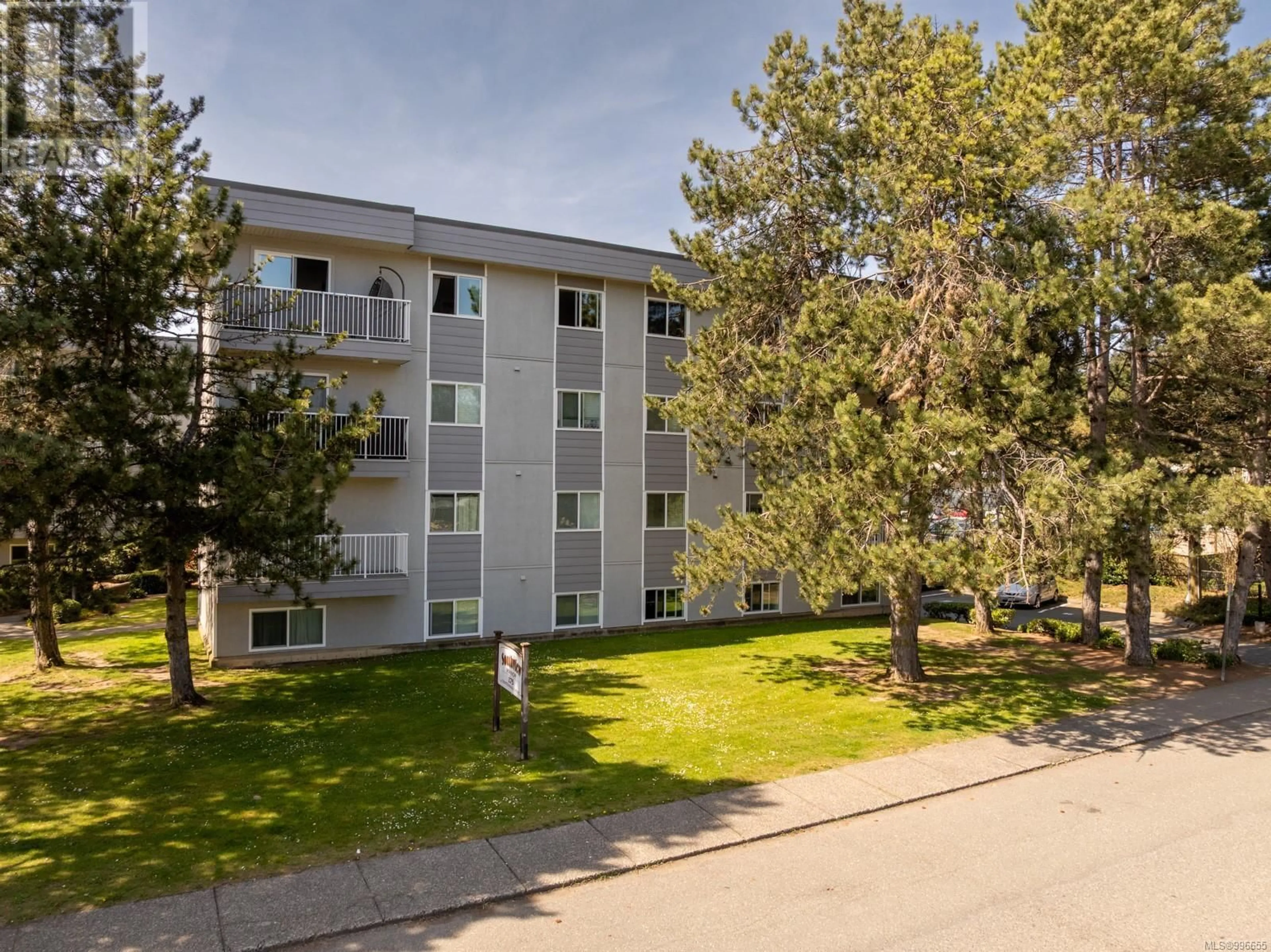 A pic from outside/outdoor area/front of a property/back of a property/a pic from drone, unknown for 406 - 175 CENTENNIAL DRIVE, Courtenay British Columbia V9M7M4