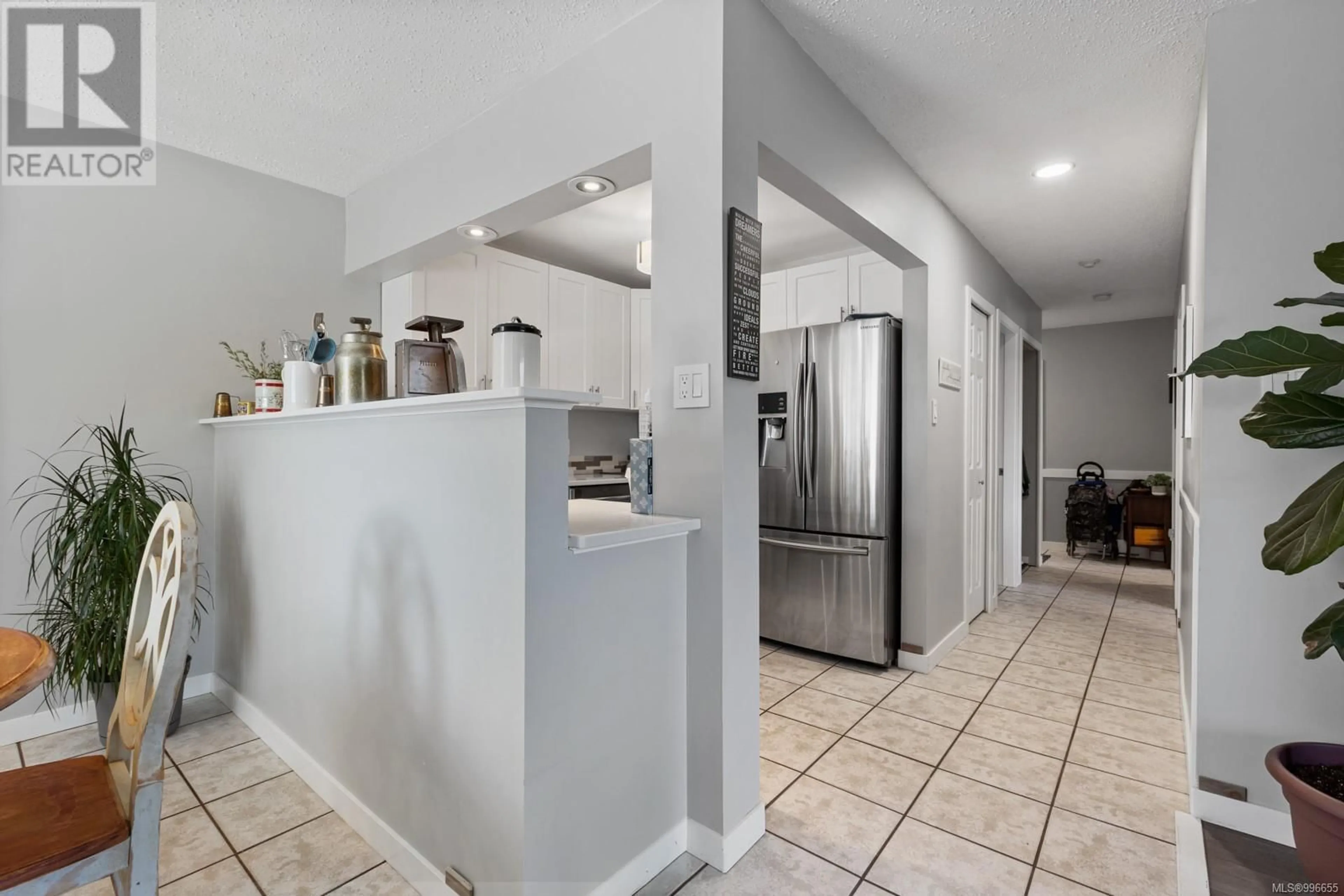 Indoor foyer for 406 - 175 CENTENNIAL DRIVE, Courtenay British Columbia V9M7M4