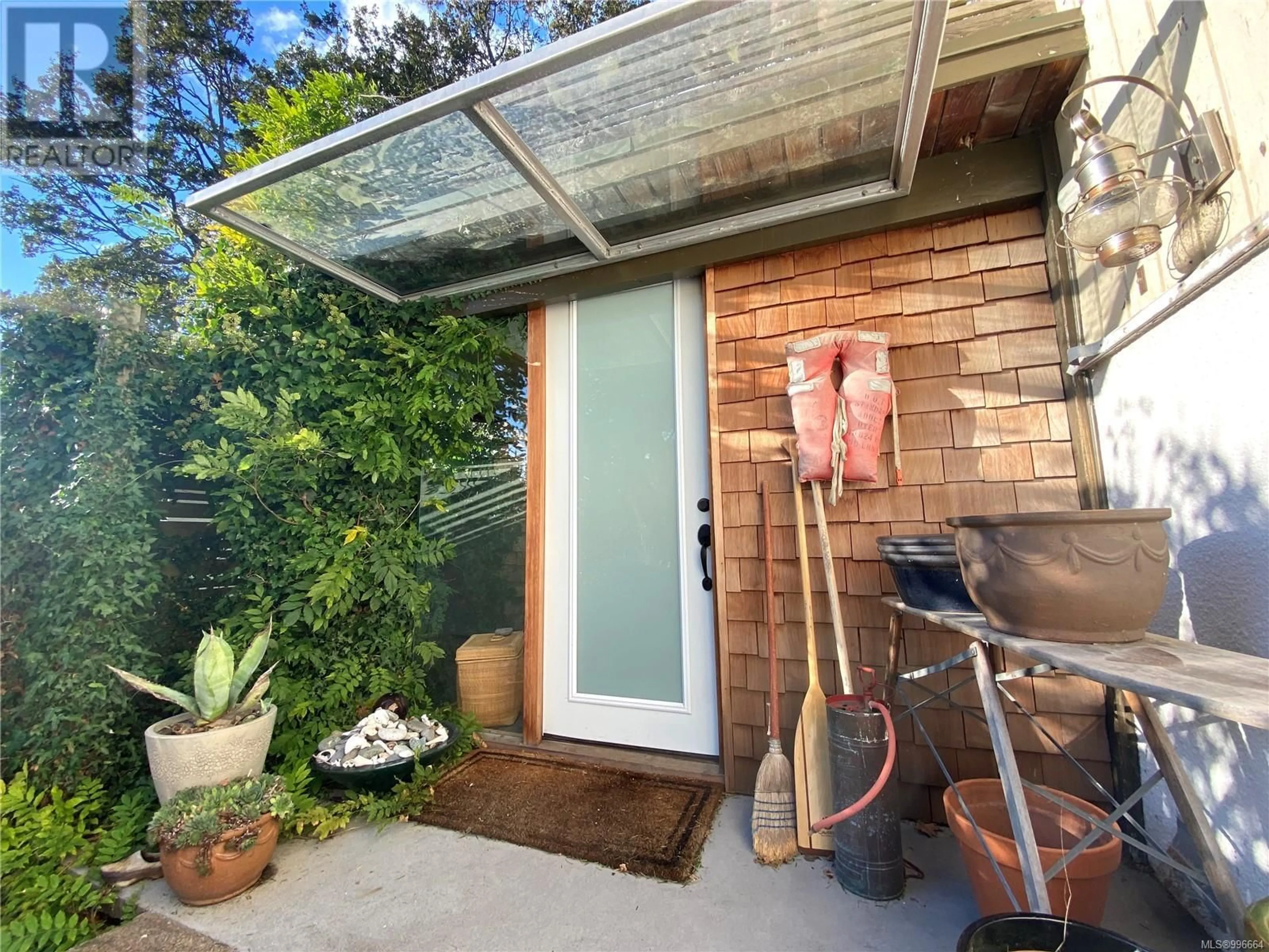 Unknown for 996 GREENRIDGE CRESCENT, Saanich British Columbia V8X3B9