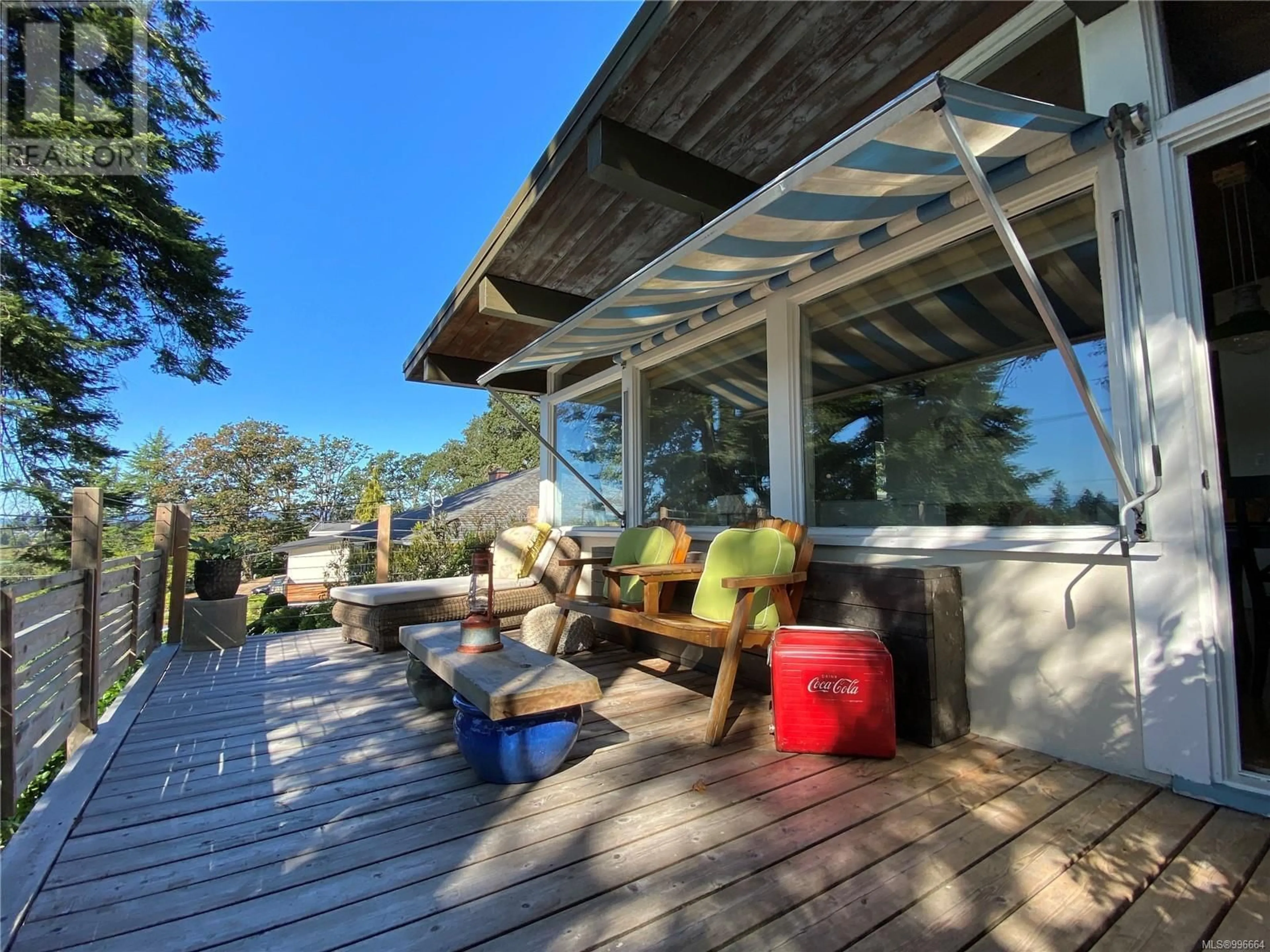Patio, water/lake/river/ocean view for 996 GREENRIDGE CRESCENT, Saanich British Columbia V8X3B9
