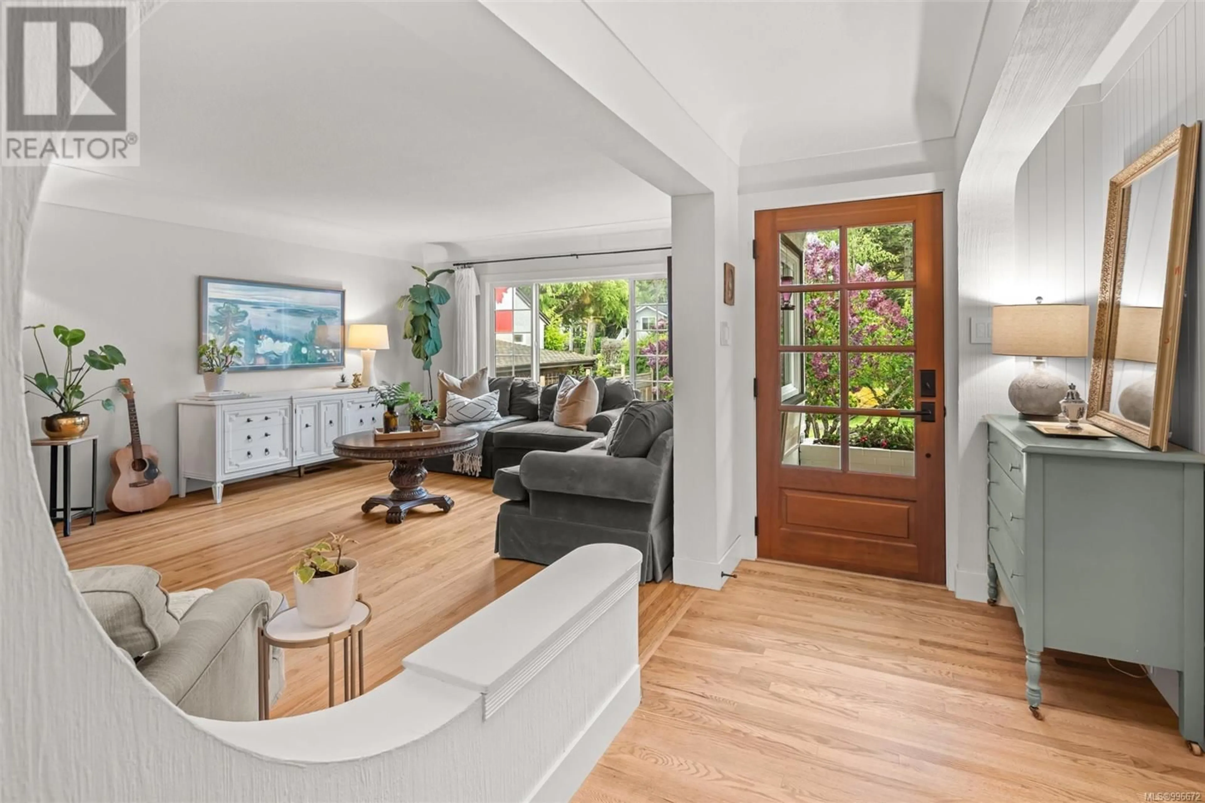 Indoor entryway for 2620 MARGATE AVENUE, Oak Bay British Columbia V8S3A5