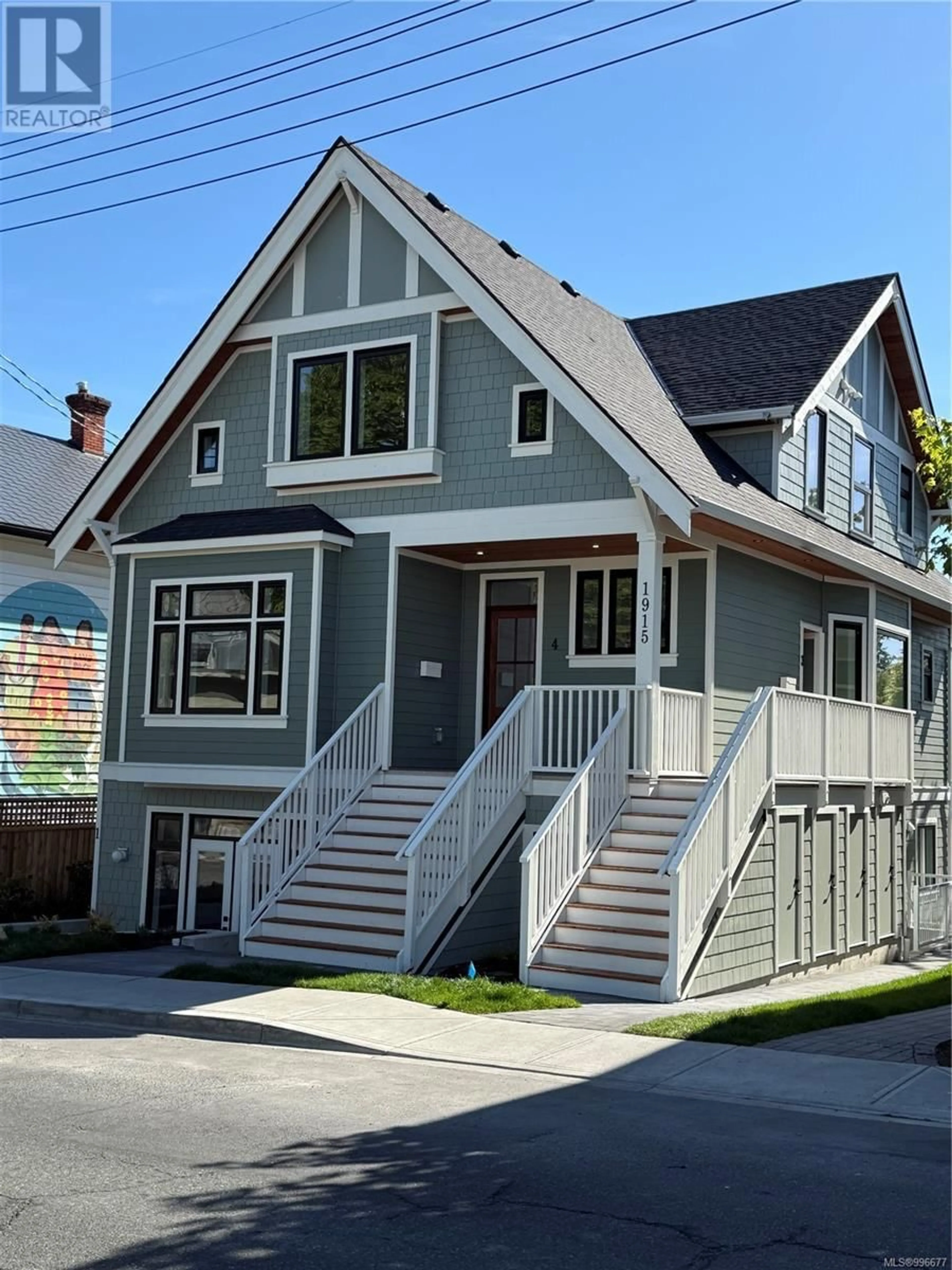 Home with vinyl exterior material, street for 2 - 1915 FERNWOOD ROAD, Victoria British Columbia V8T2Y6