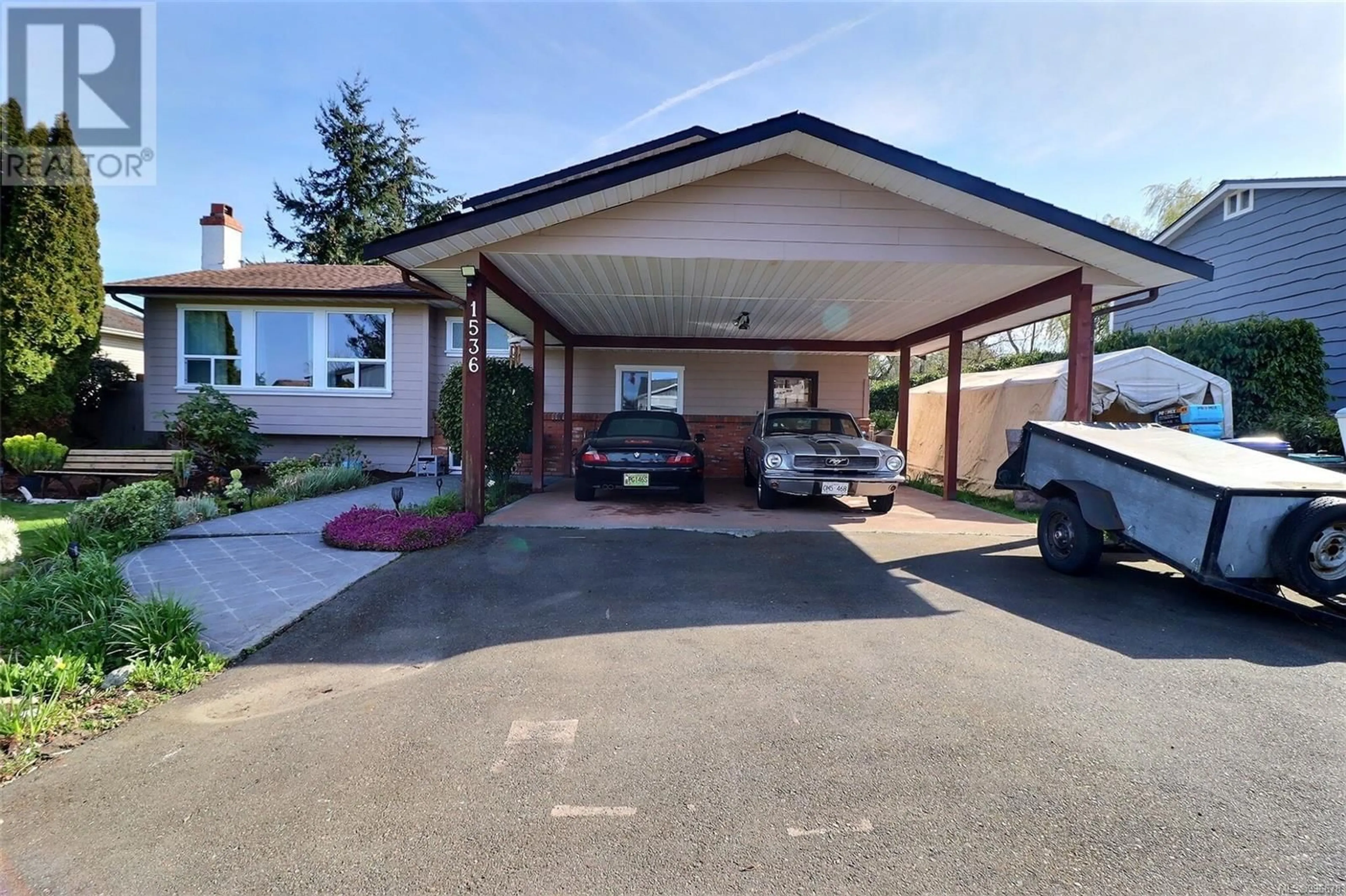 Indoor garage for 1536 JUAN DE FUCA BOULEVARD, Parksville British Columbia V9P1Y5