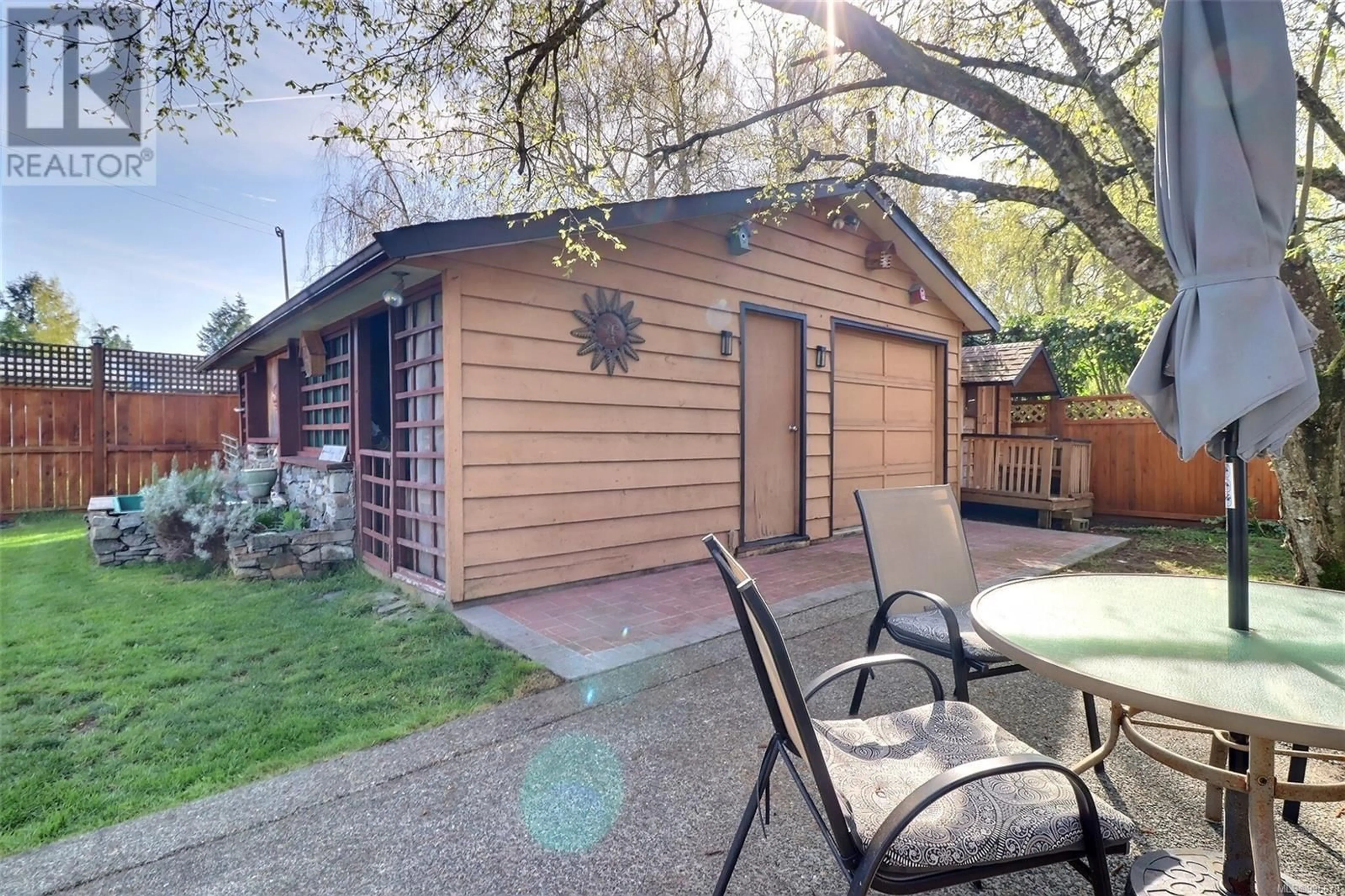 Patio, street for 1536 JUAN DE FUCA BOULEVARD, Parksville British Columbia V9P1Y5