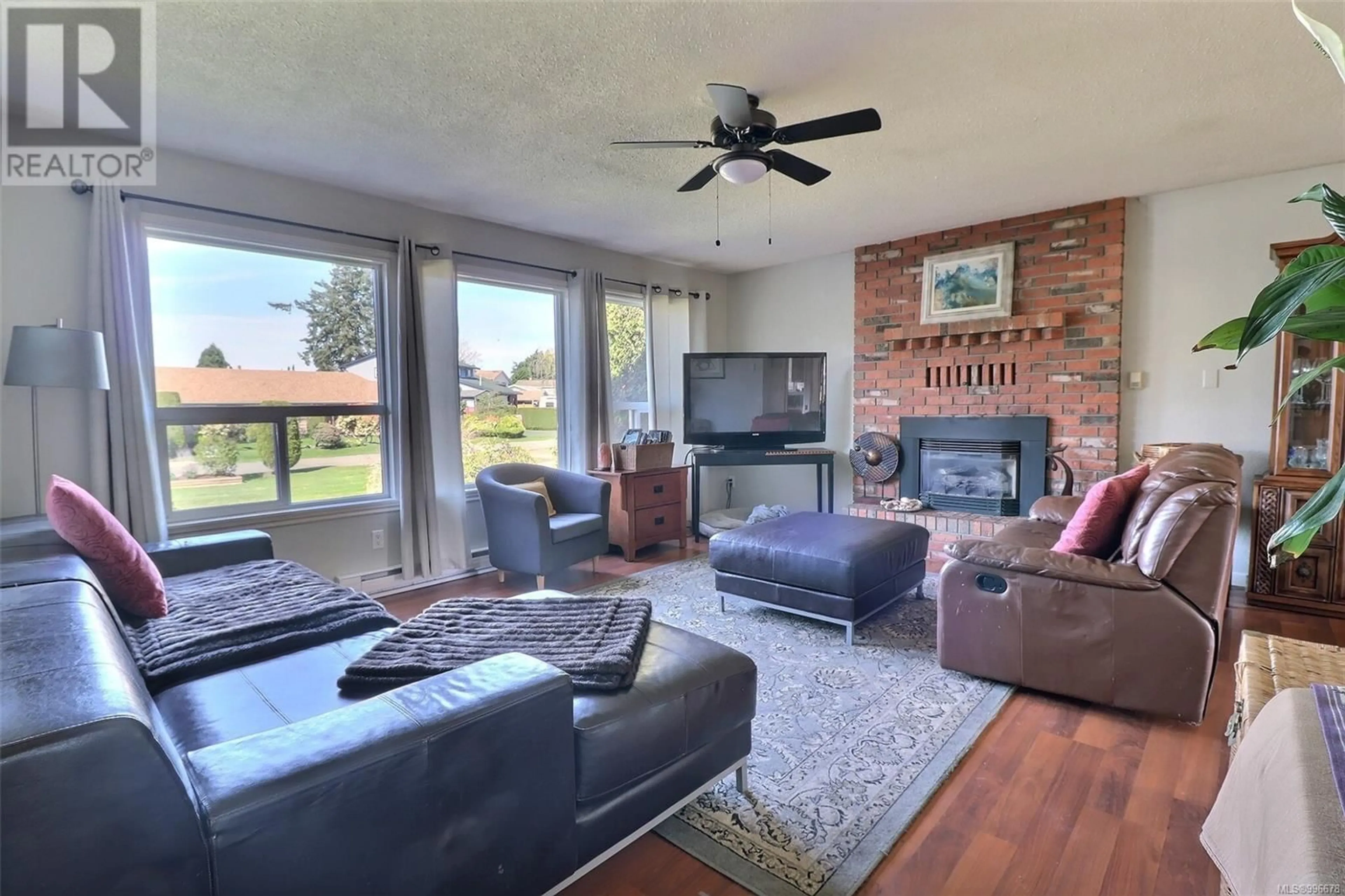 Living room with furniture, unknown for 1536 JUAN DE FUCA BOULEVARD, Parksville British Columbia V9P1Y5
