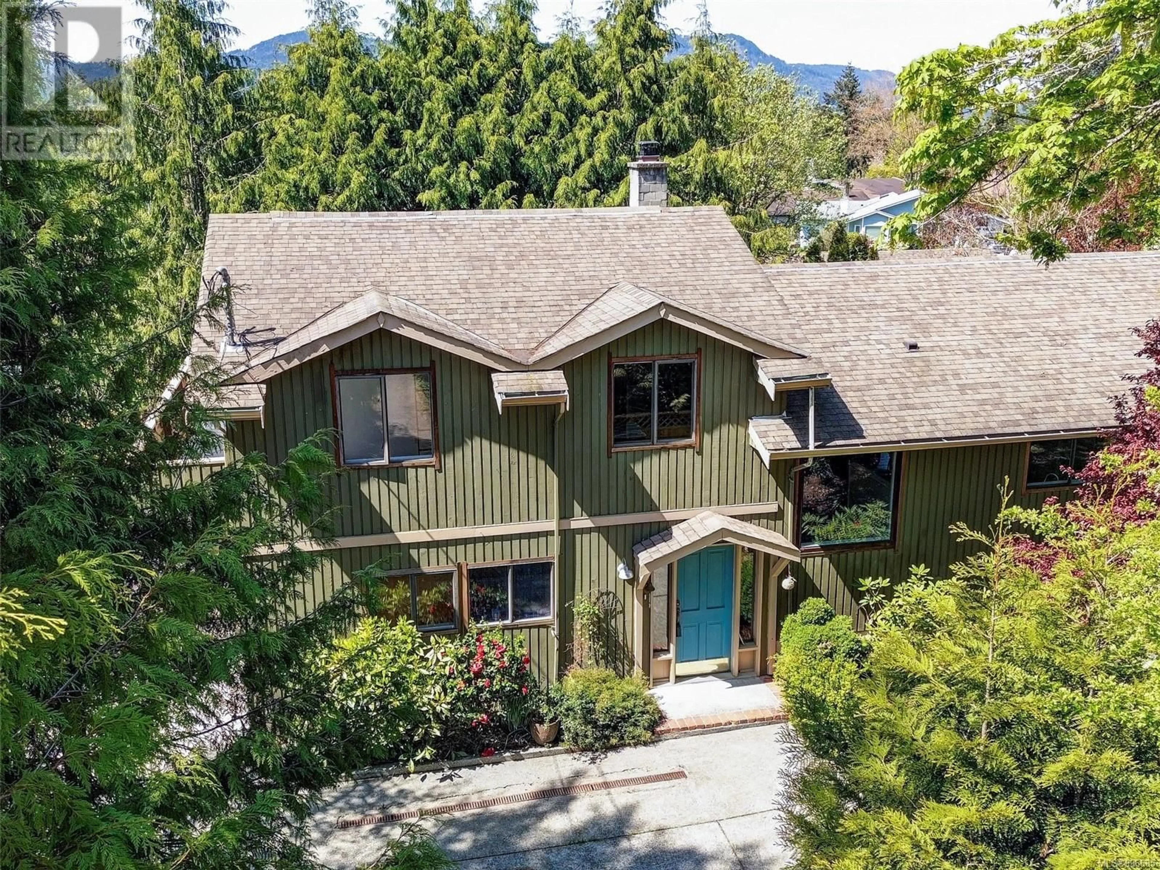 A pic from outside/outdoor area/front of a property/back of a property/a pic from drone, mountain view for 7082 HAGAN ROAD, Central Saanich British Columbia V8M1E4