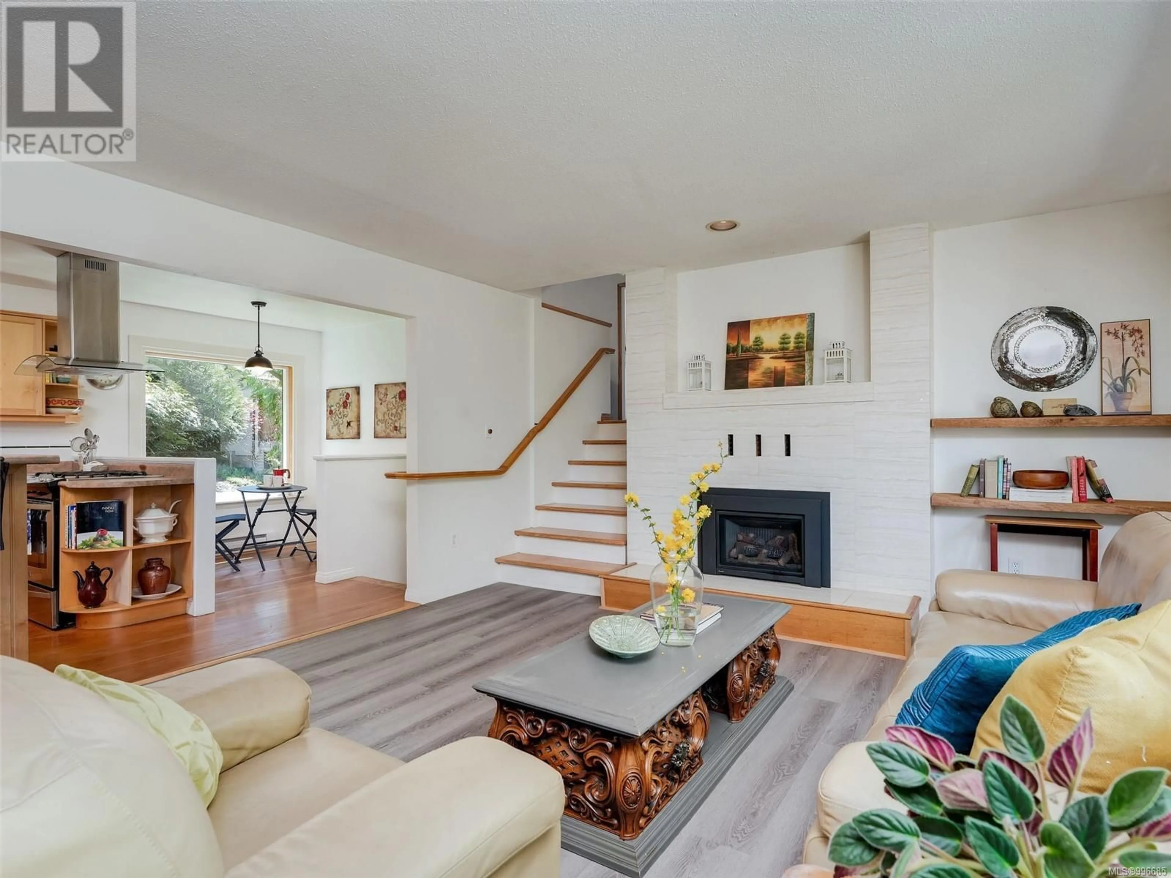 Living room with furniture, unknown for 7082 HAGAN ROAD, Central Saanich British Columbia V8M1E4