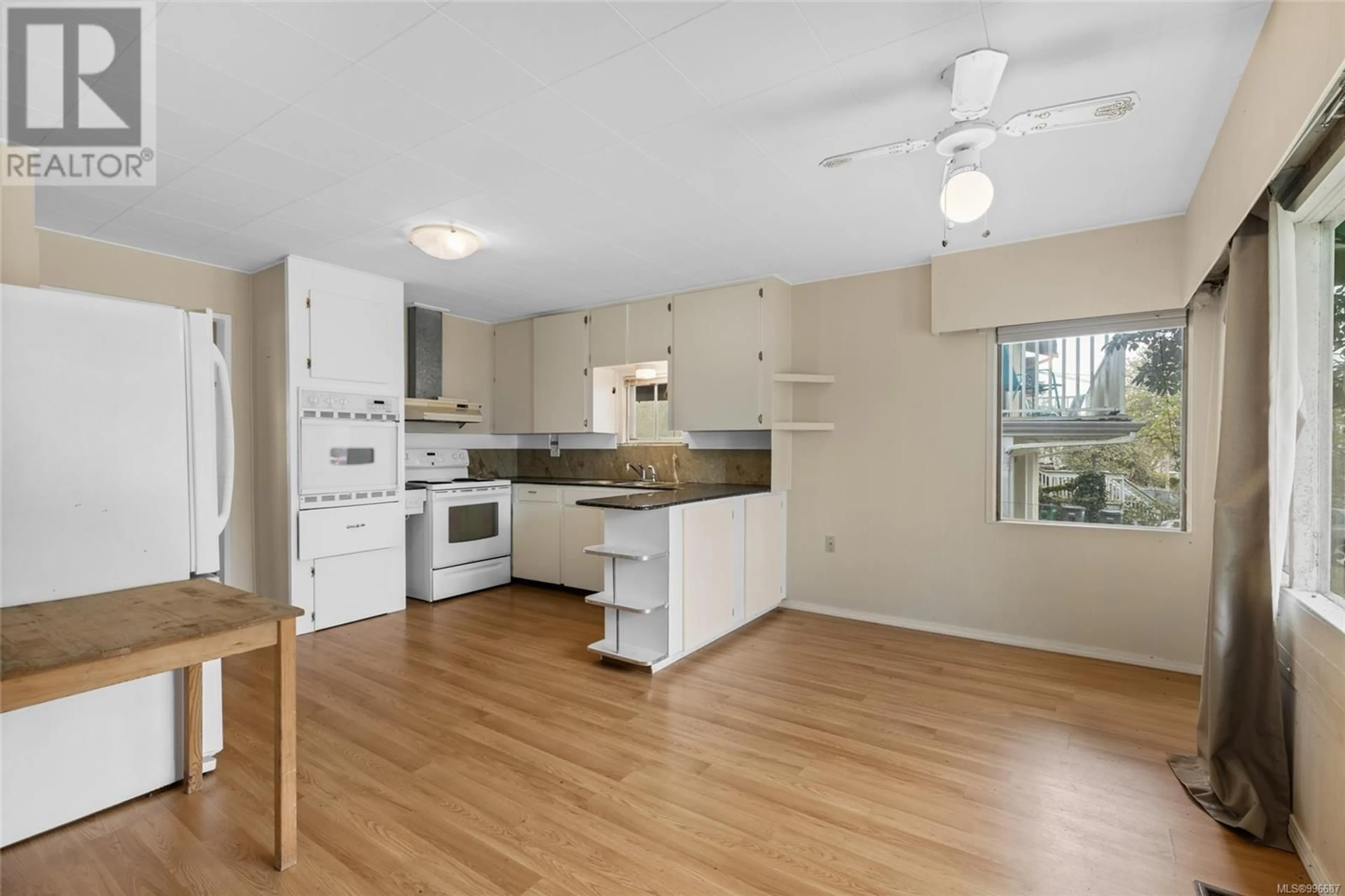 Open concept kitchen, wood/laminate floor for 3265 LINWOOD AVENUE, Saanich British Columbia V8X1E5
