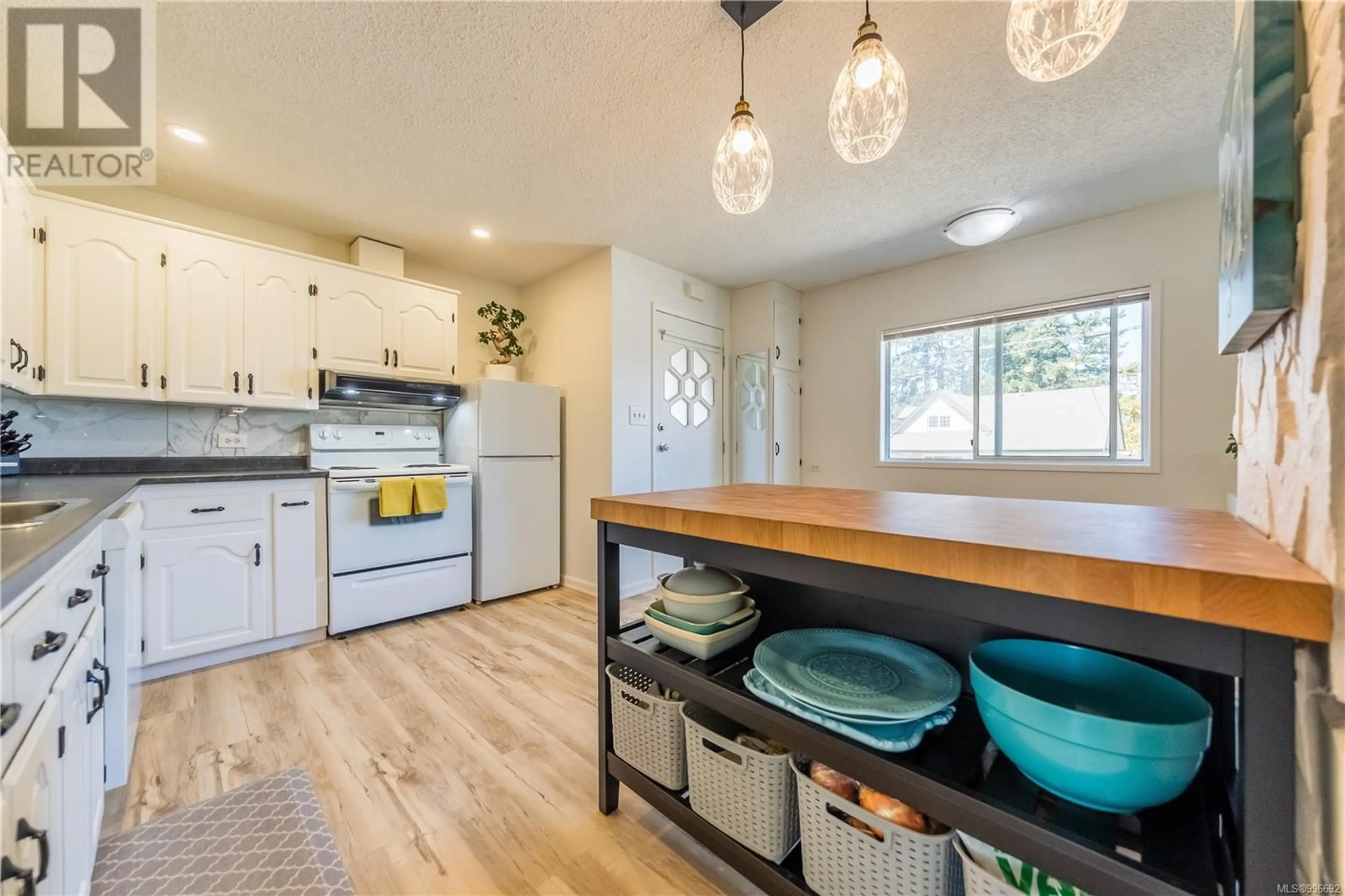 Open concept kitchen, unknown for 487 PYM STREET NORTH, Parksville British Columbia V9P1B9