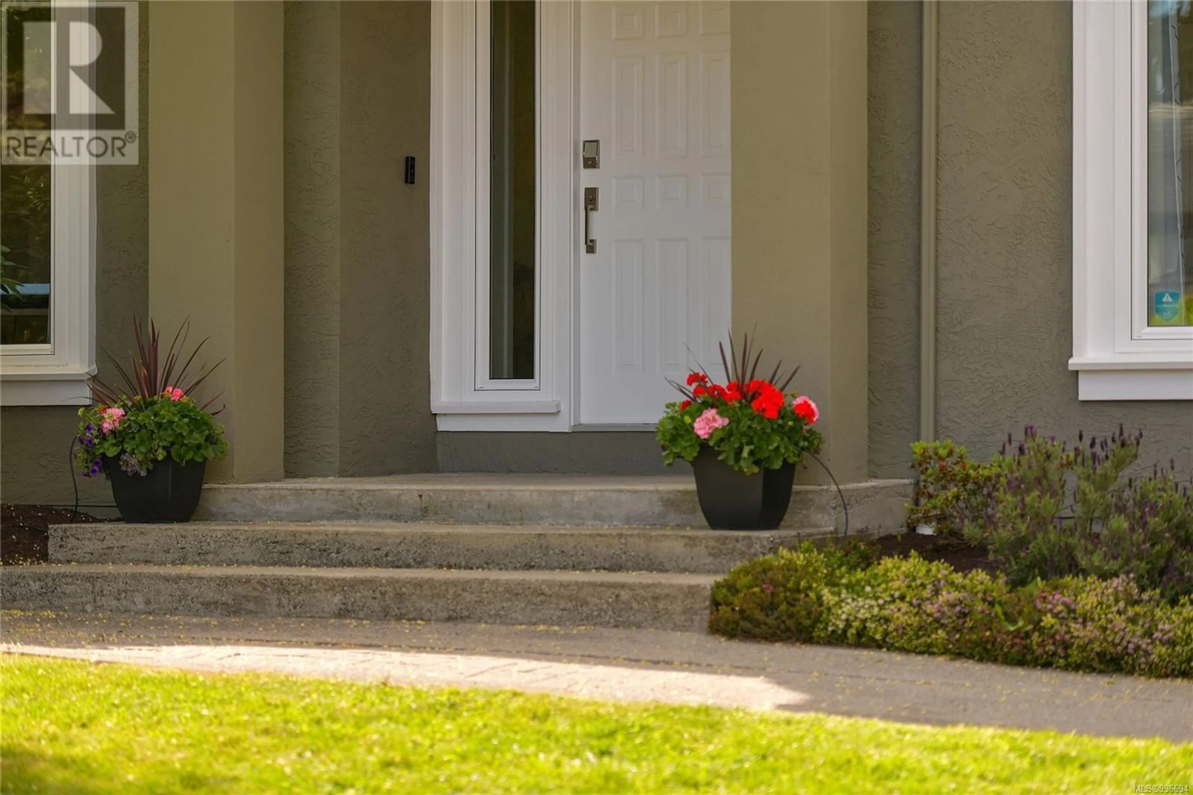 Indoor entryway for 2299 GREENLANDS ROAD, Saanich British Columbia V8N5B9
