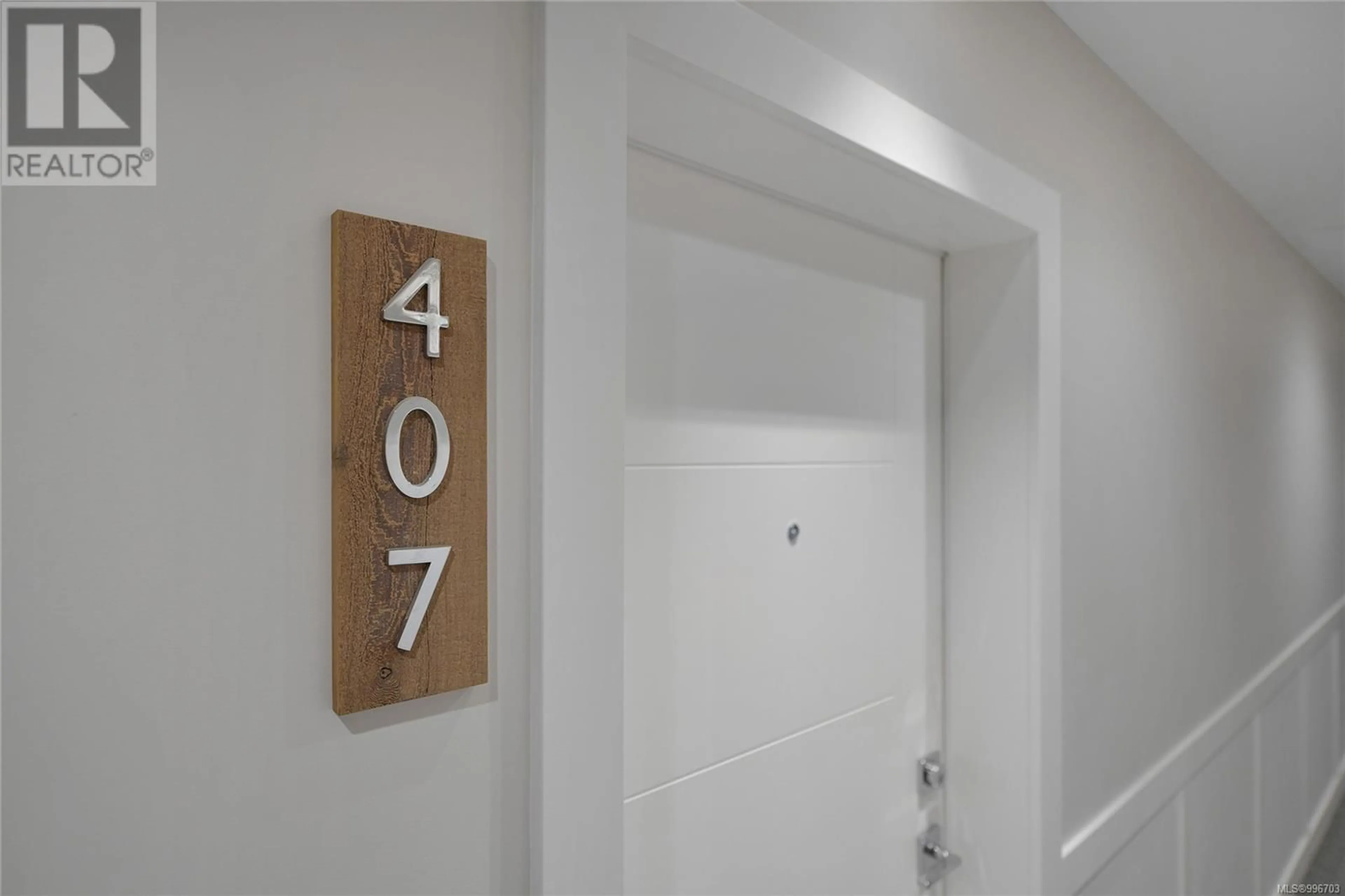 Indoor entryway for 407 - 5118 CORDOVA BAY ROAD, Saanich British Columbia V8P3M9