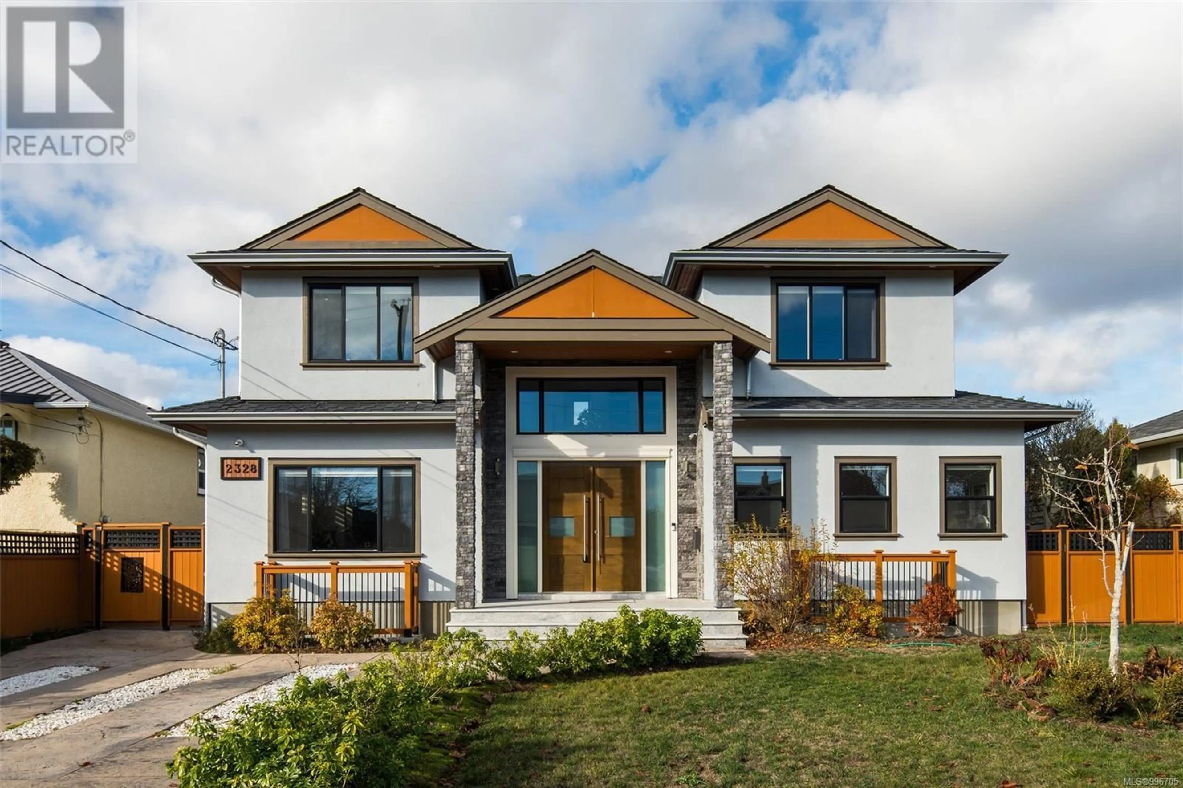 Home with brick exterior material, unknown for 2328 DUNLEVY STREET, Oak Bay British Columbia V8R5Y9