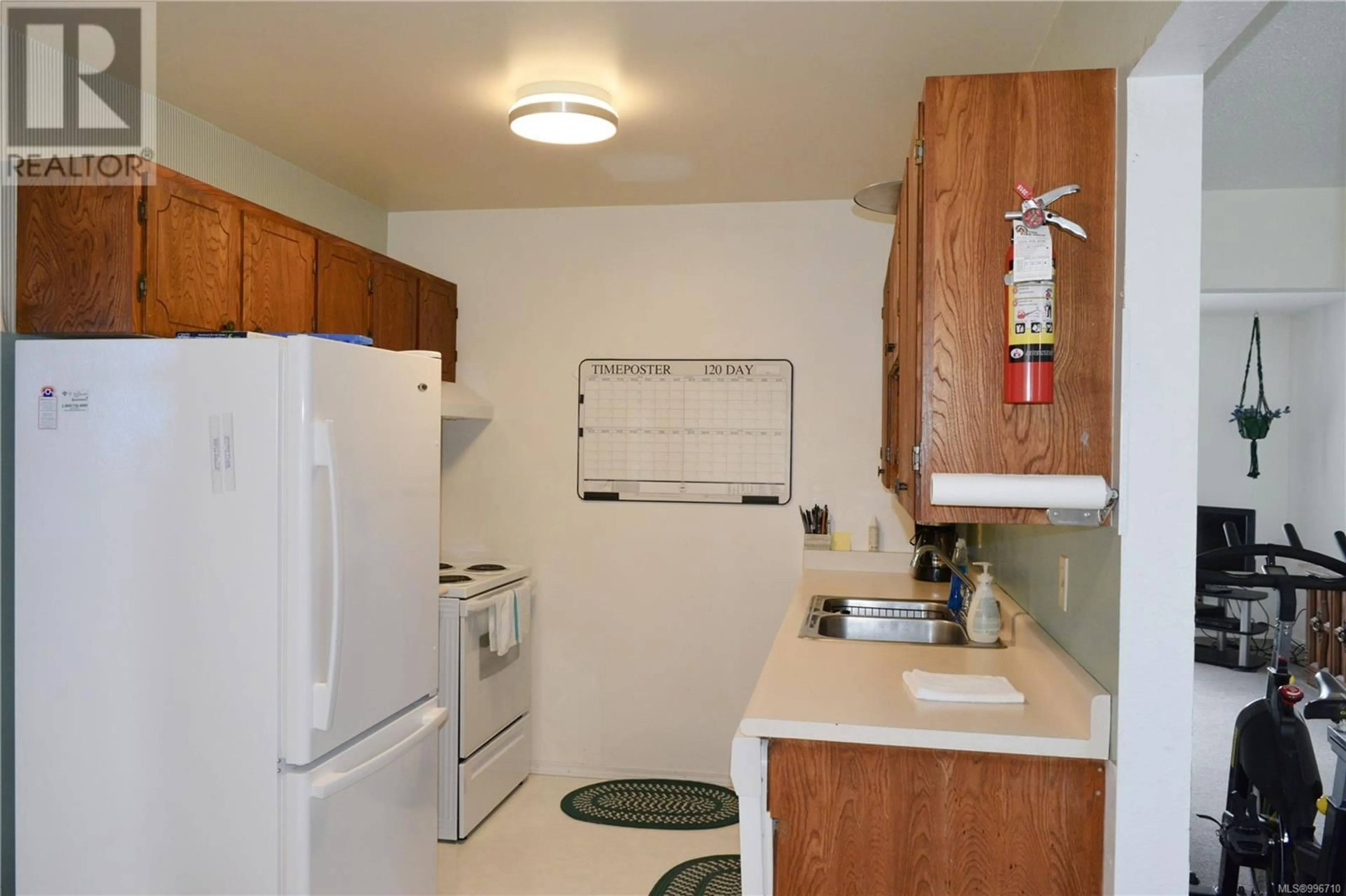 Standard kitchen, ceramic/tile floor for 54 - 500 MUCHALAT PLACE, Gold River British Columbia V0P1G0