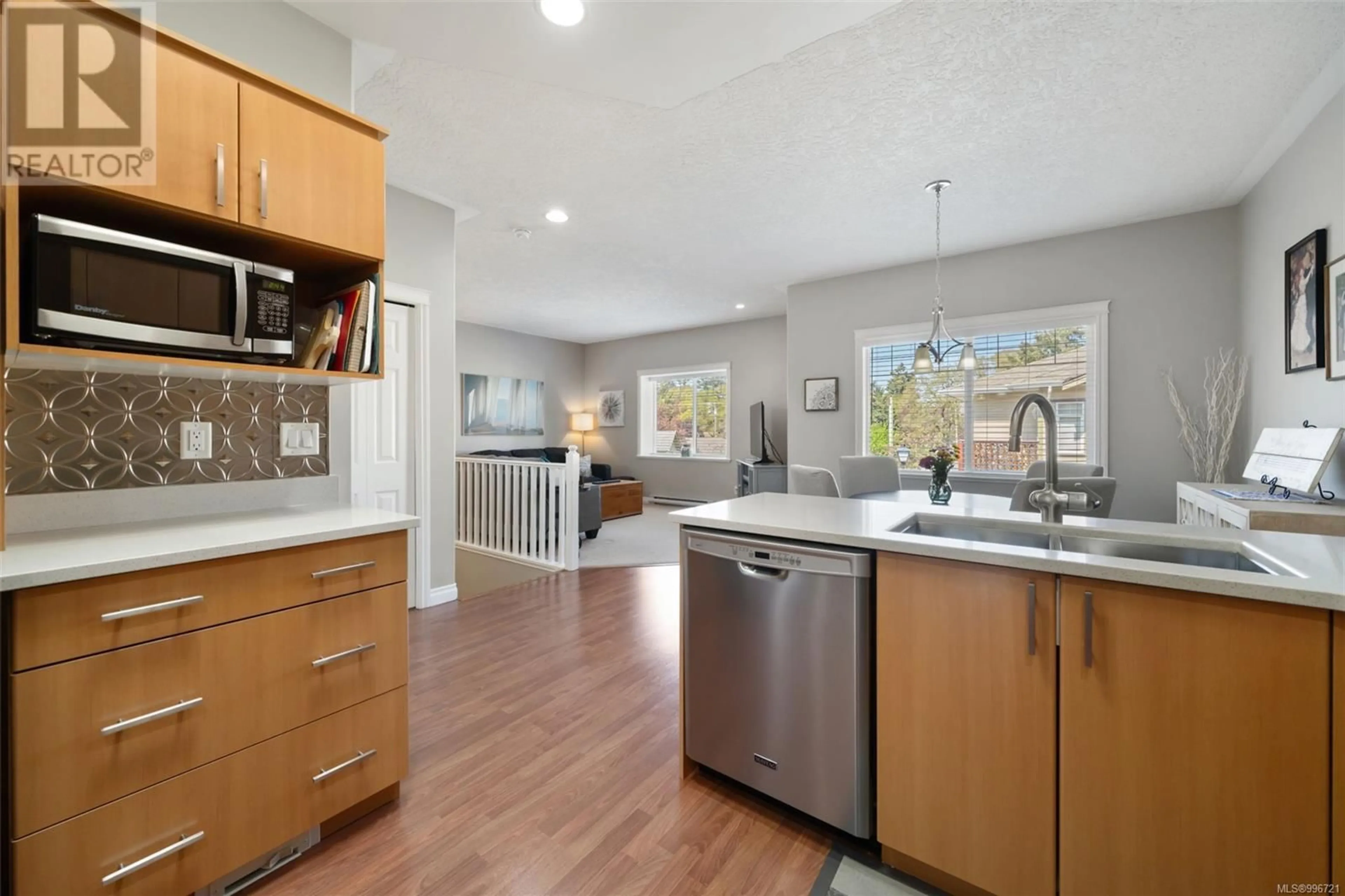 Open concept kitchen, ceramic/tile floor for 141 - 951 GOLDSTREAM AVENUE, Langford British Columbia V9B6S5