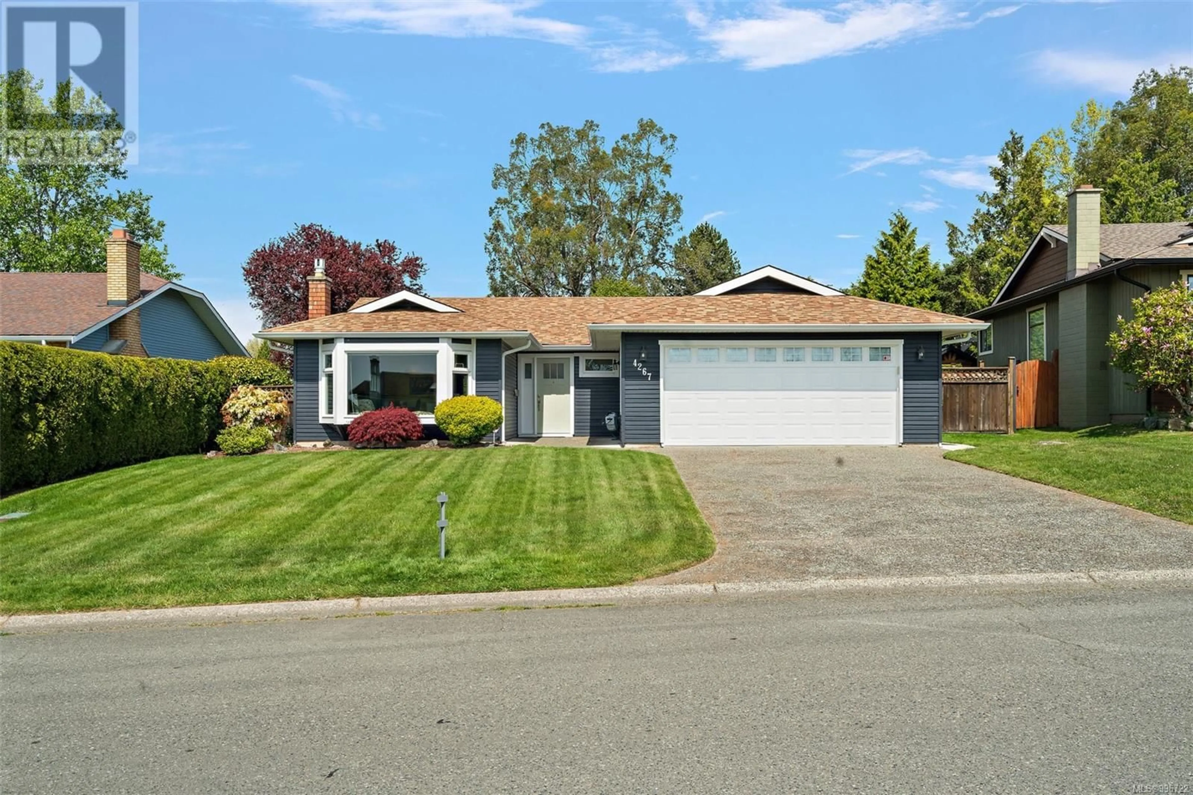 Home with vinyl exterior material, street for 4267 PANORAMA DRIVE, Saanich British Columbia V8X4X9