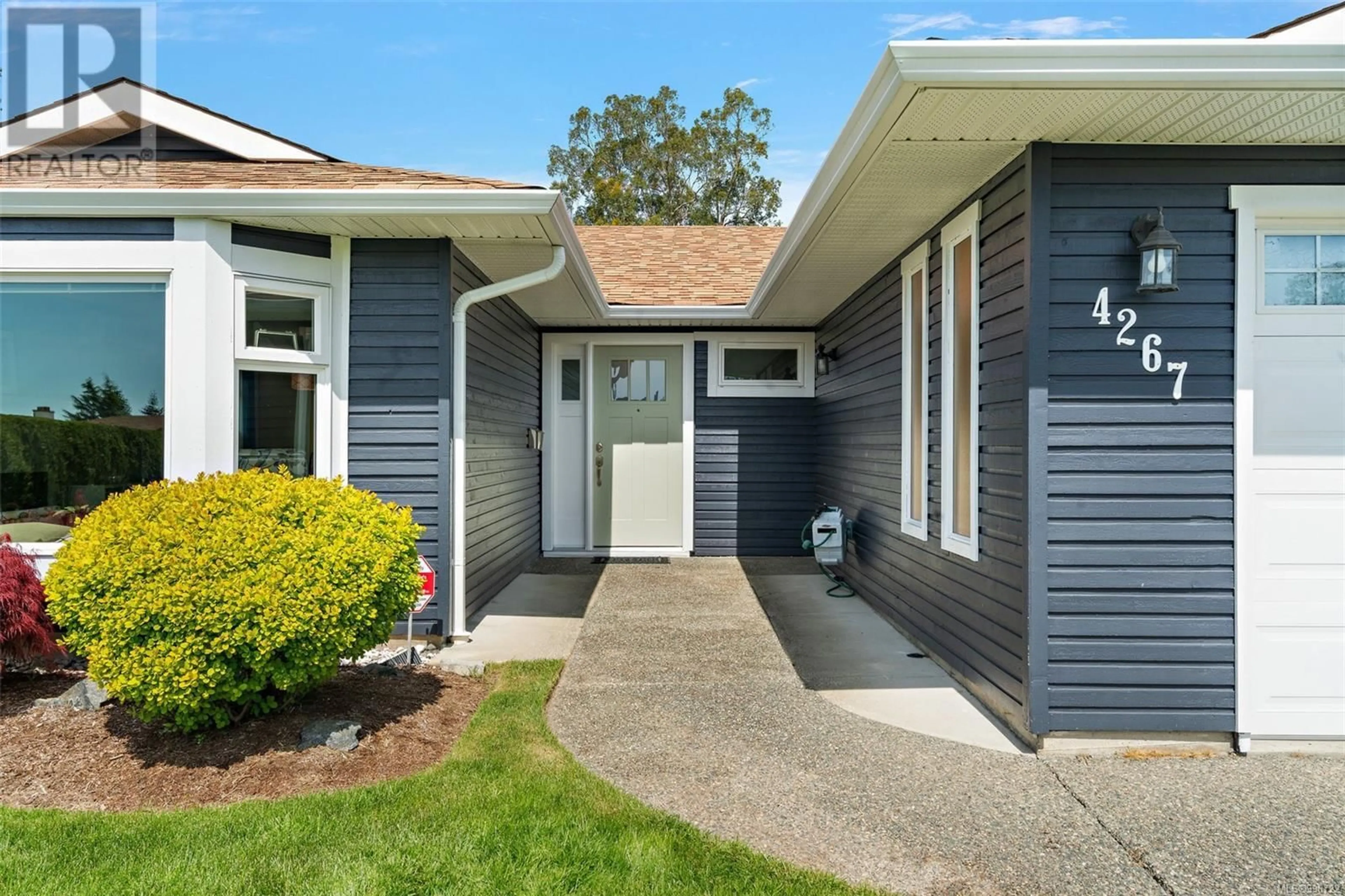 Home with vinyl exterior material, street for 4267 PANORAMA DRIVE, Saanich British Columbia V8X4X9