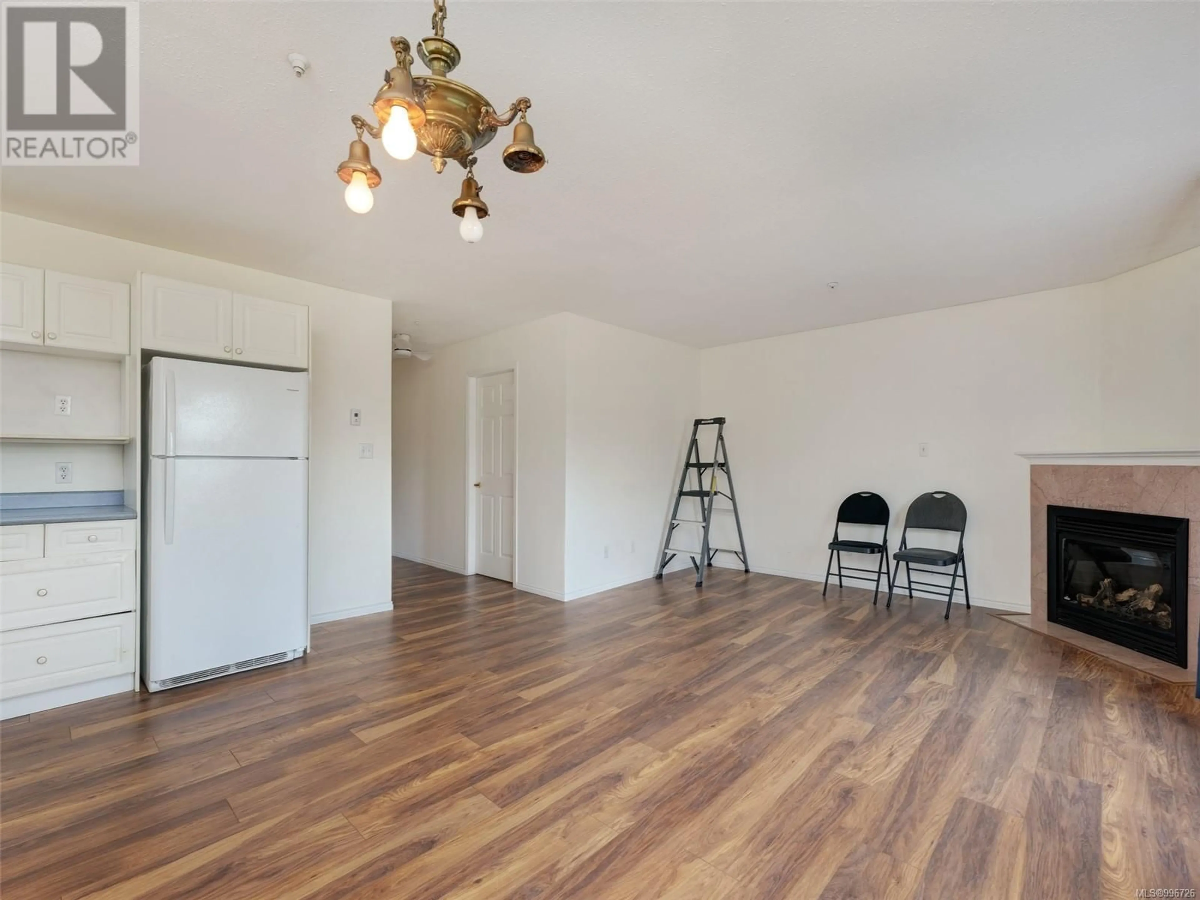 A pic of a room for 402 - 1246 FAIRFIELD ROAD, Victoria British Columbia V8V3B5