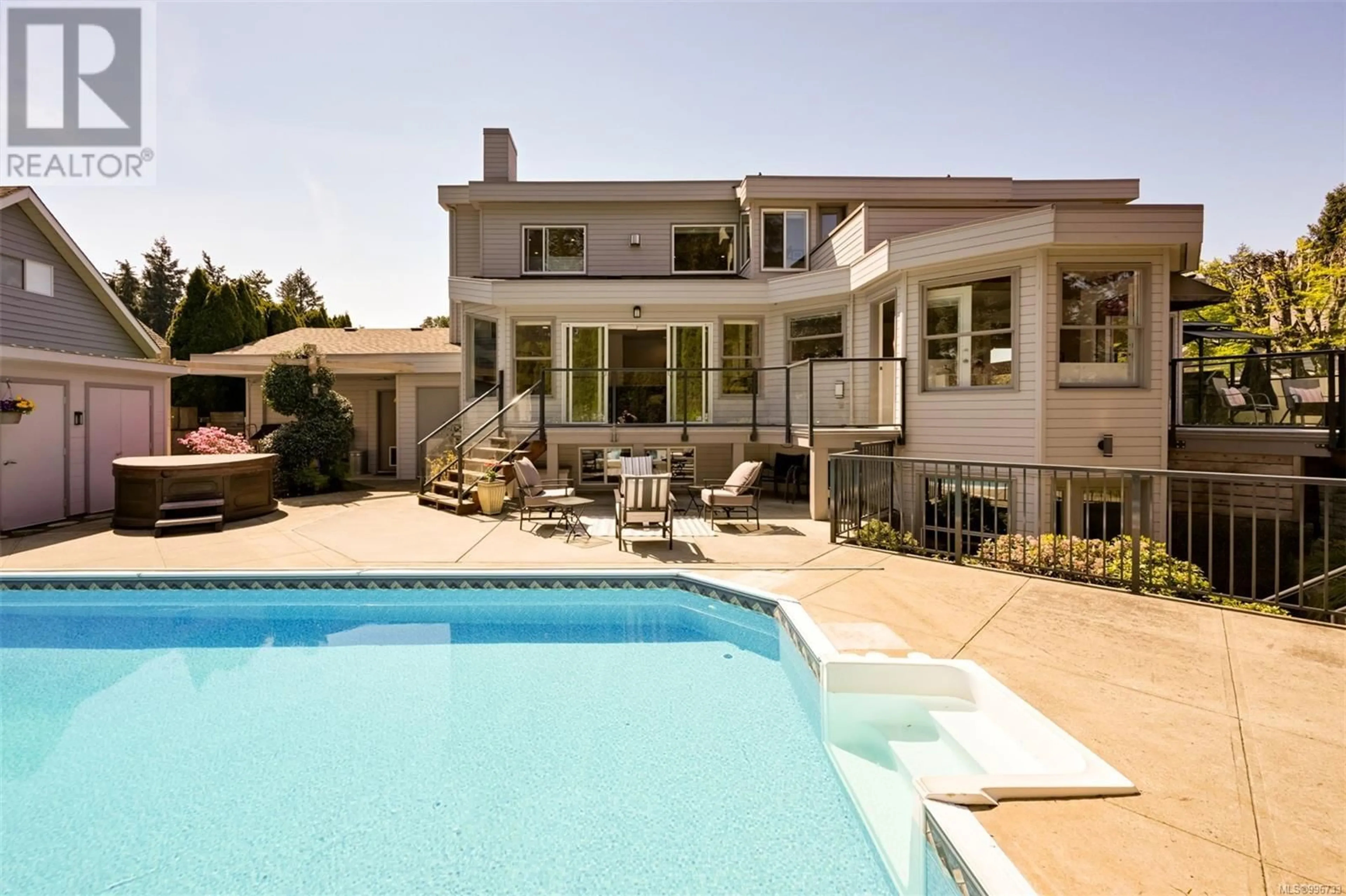 Pool for 4272 HOULIHAN PLACE, Saanich British Columbia V8N3T1