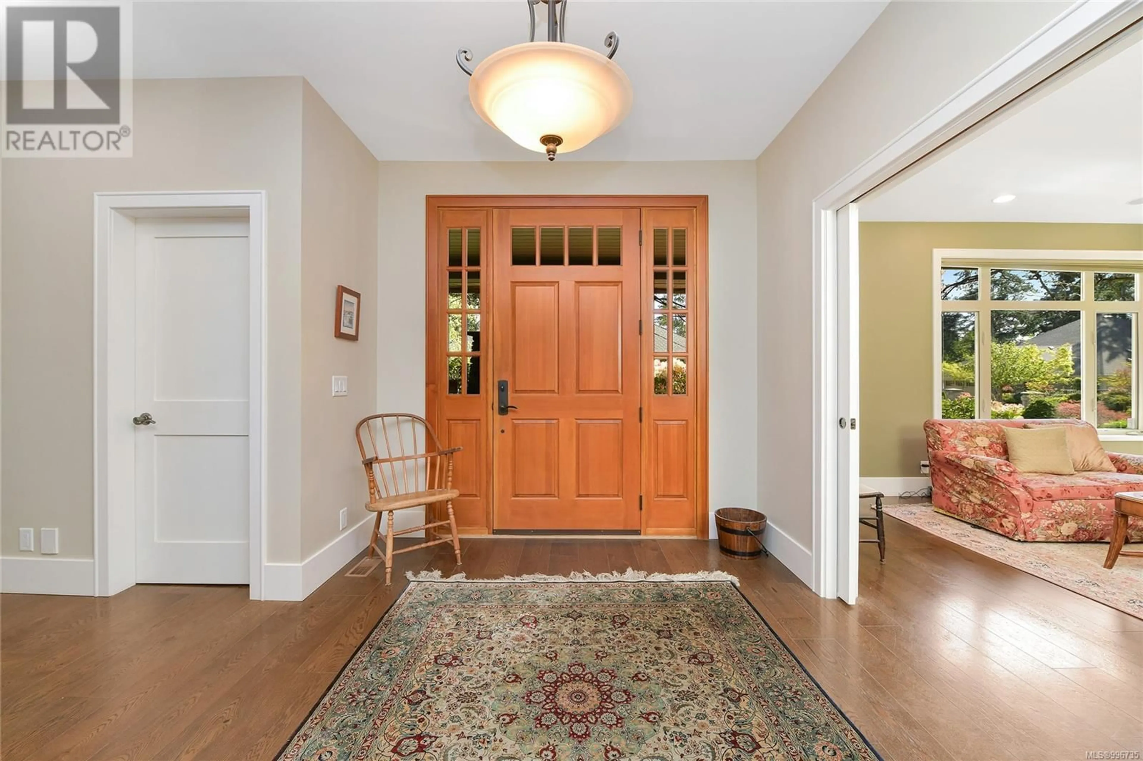 Indoor entryway for 1284 OCEANWOOD LANE, Saanich British Columbia V8X0A4
