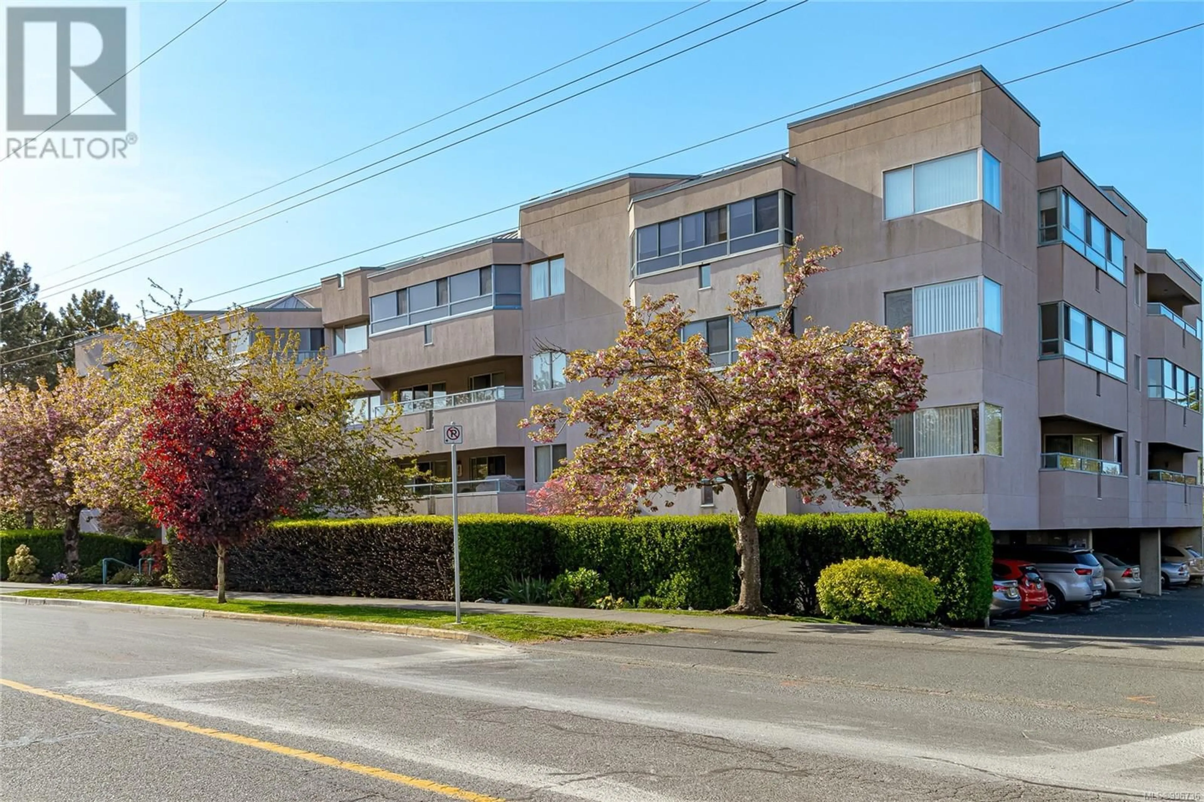 Patio, street for 210 - 1100 UNION ROAD, Saanich British Columbia V8P2J3