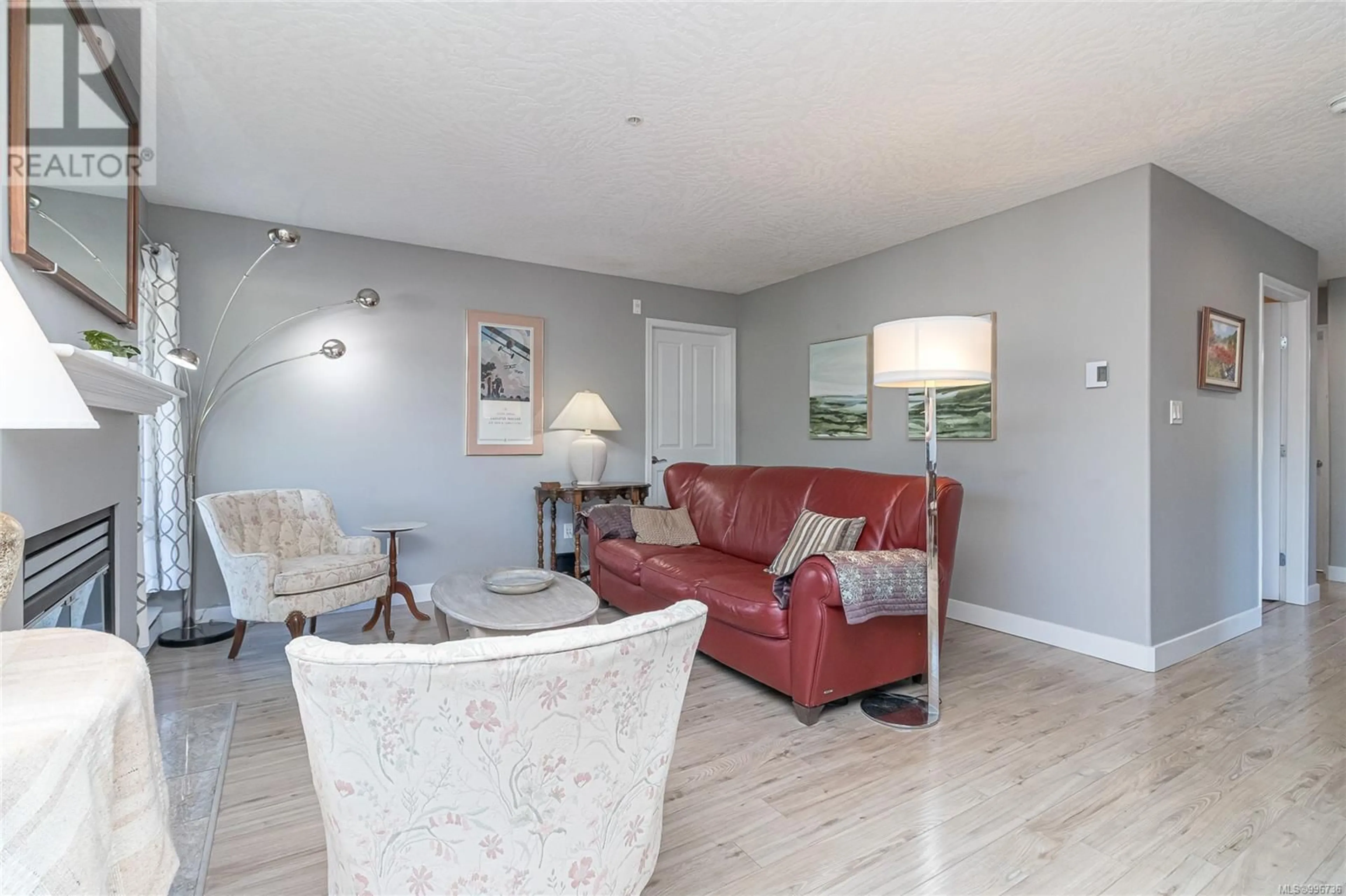 Living room with furniture, unknown for 210 - 1100 UNION ROAD, Saanich British Columbia V8P2J3